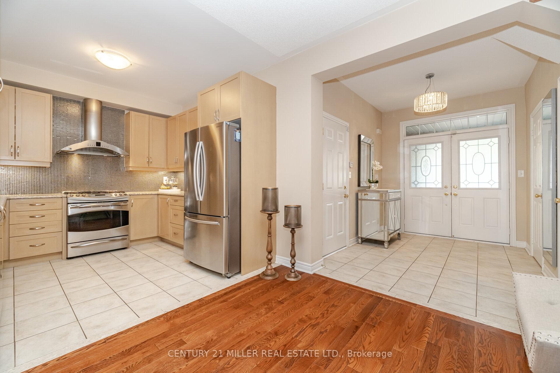 Photo 7 of 2191 Emily Circle, Oakville, Bronte Creek — HOMEH