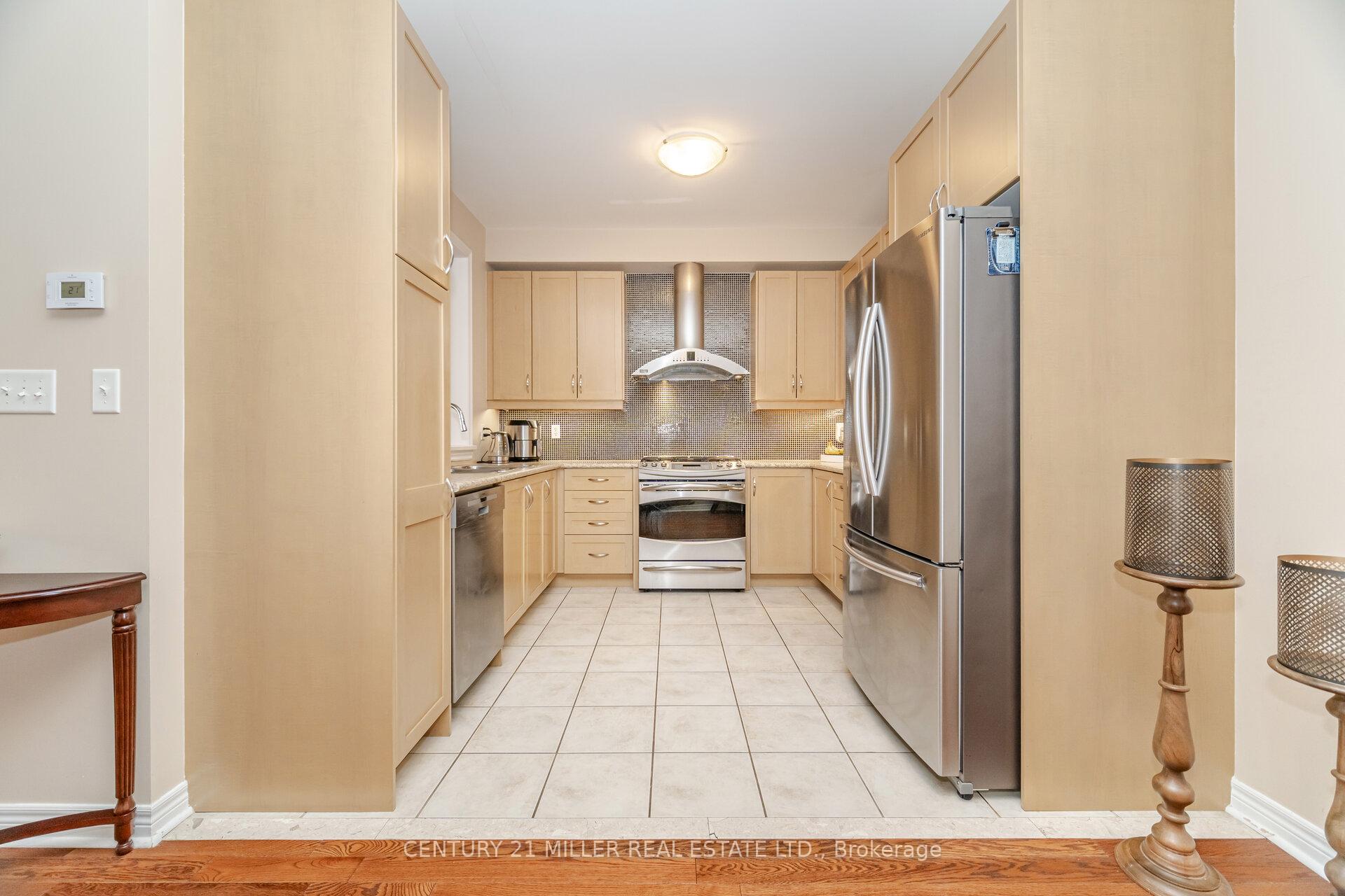 Photo 8 of 2191 Emily Circle, Oakville, Bronte Creek — HOMEH