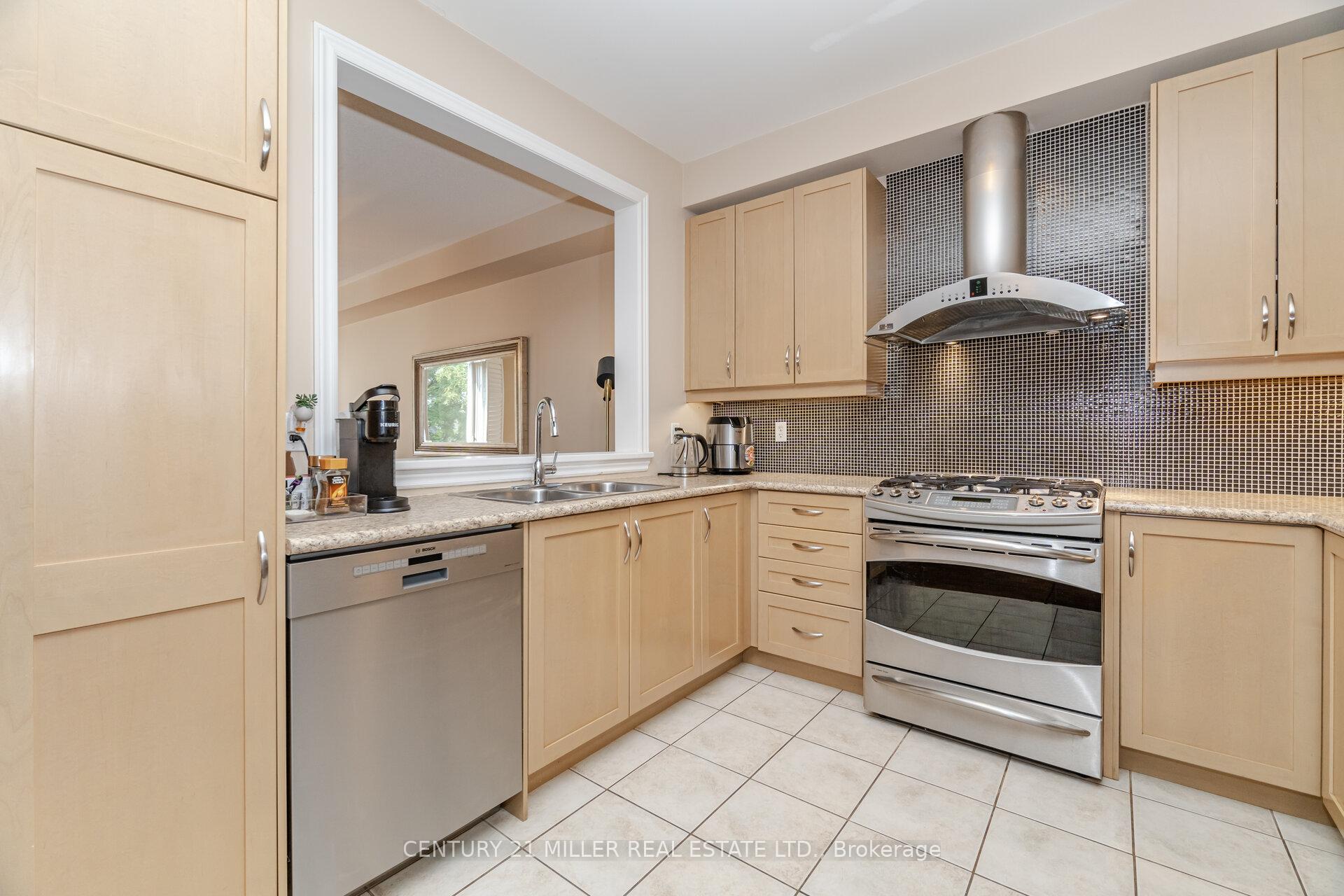 Photo 9 of 2191 Emily Circle, Oakville, Bronte Creek — HOMEH