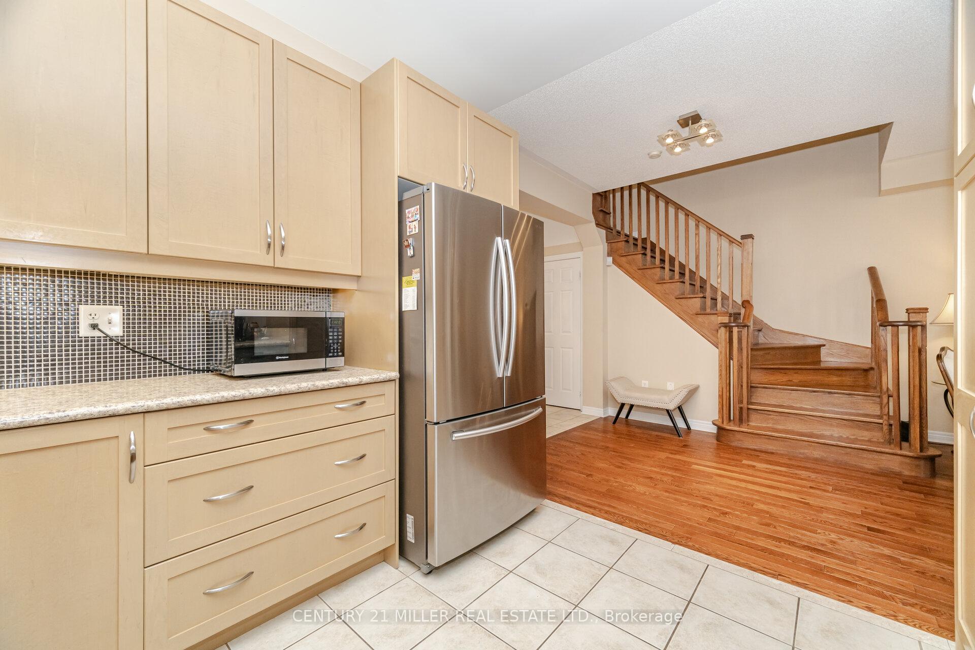 Photo 10 of 2191 Emily Circle, Oakville, Bronte Creek — HOMEH