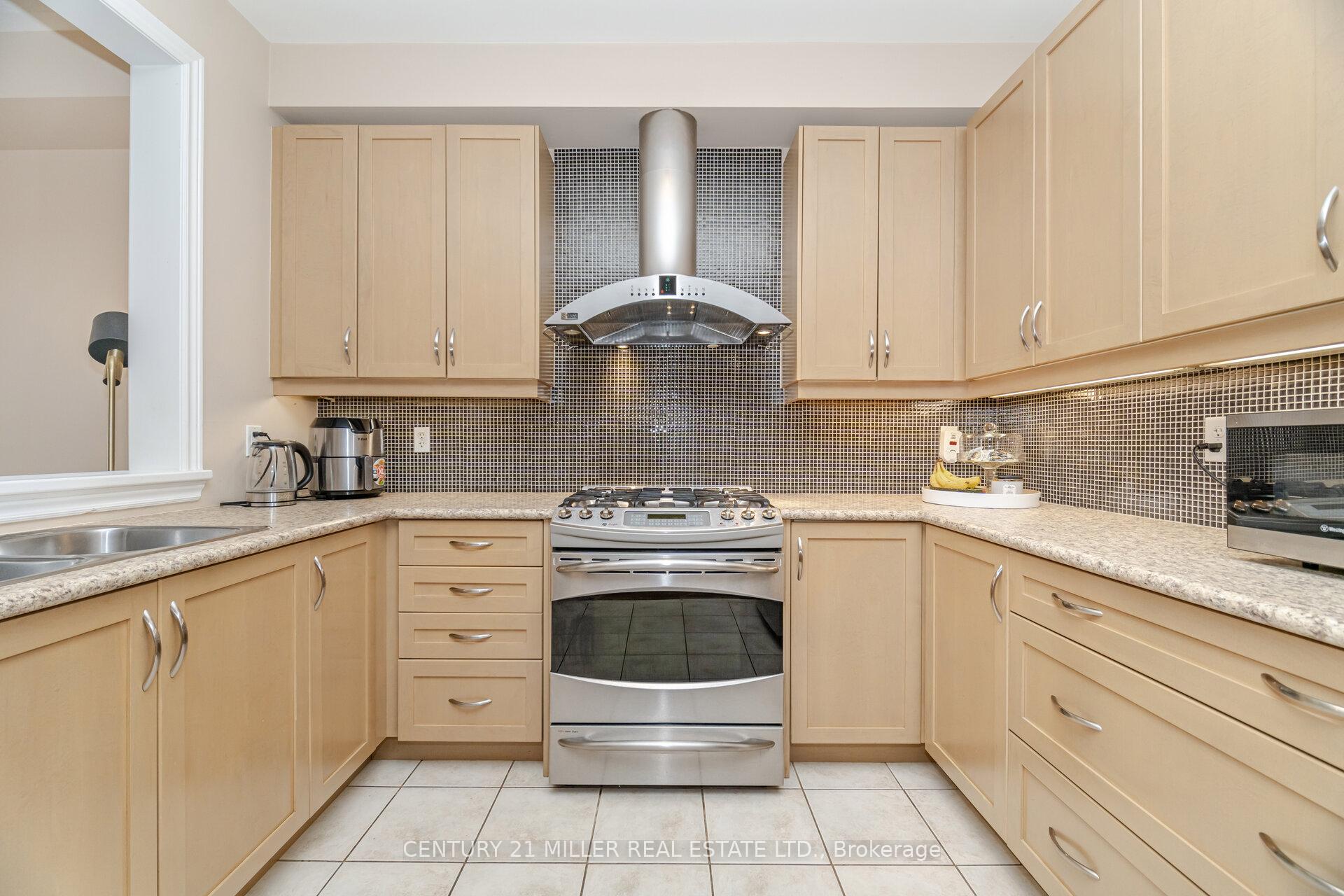 Photo 11 of 2191 Emily Circle, Oakville, Bronte Creek — HOMEH