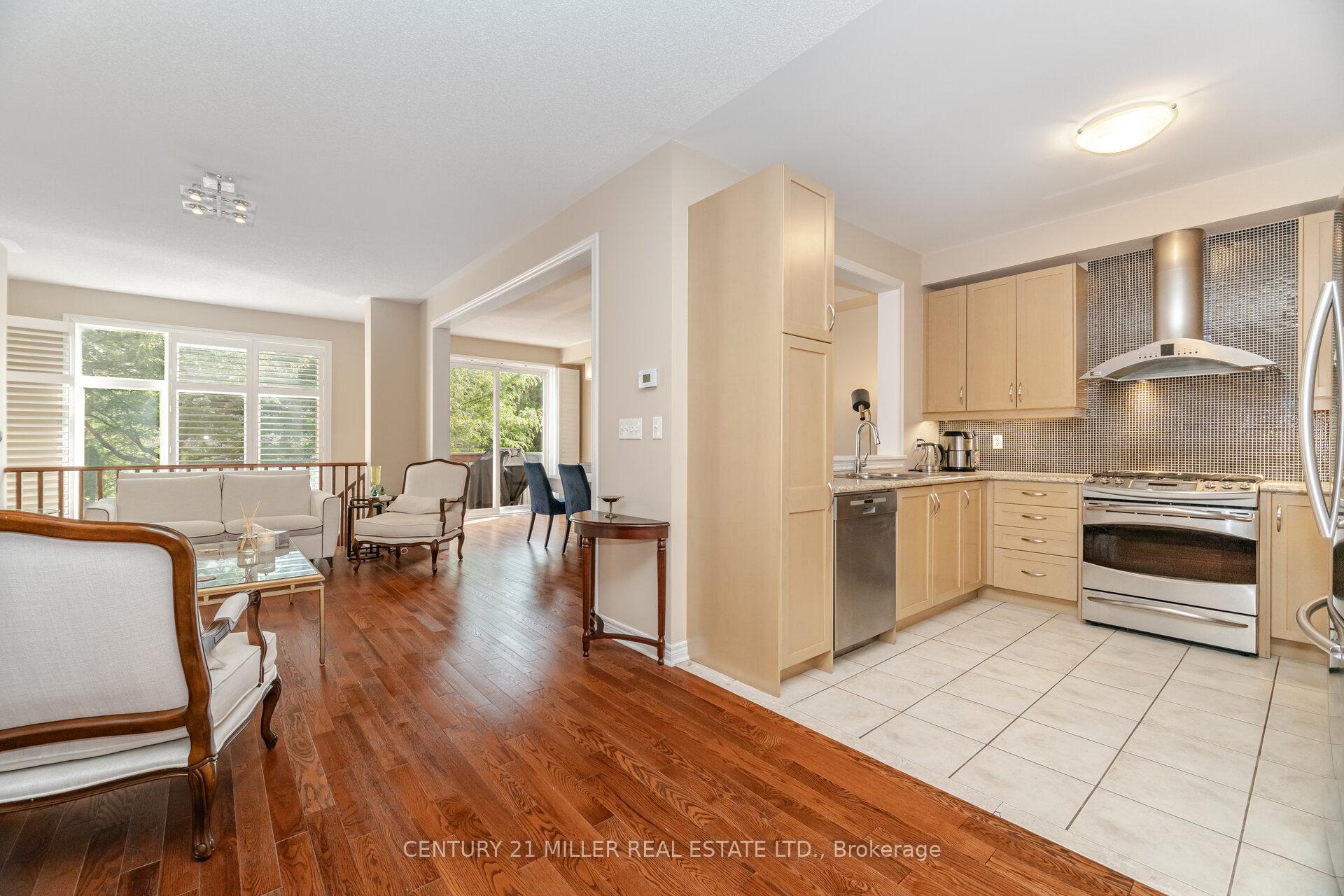 Photo 12 of 2191 Emily Circle, Oakville, Bronte Creek — HOMEH
