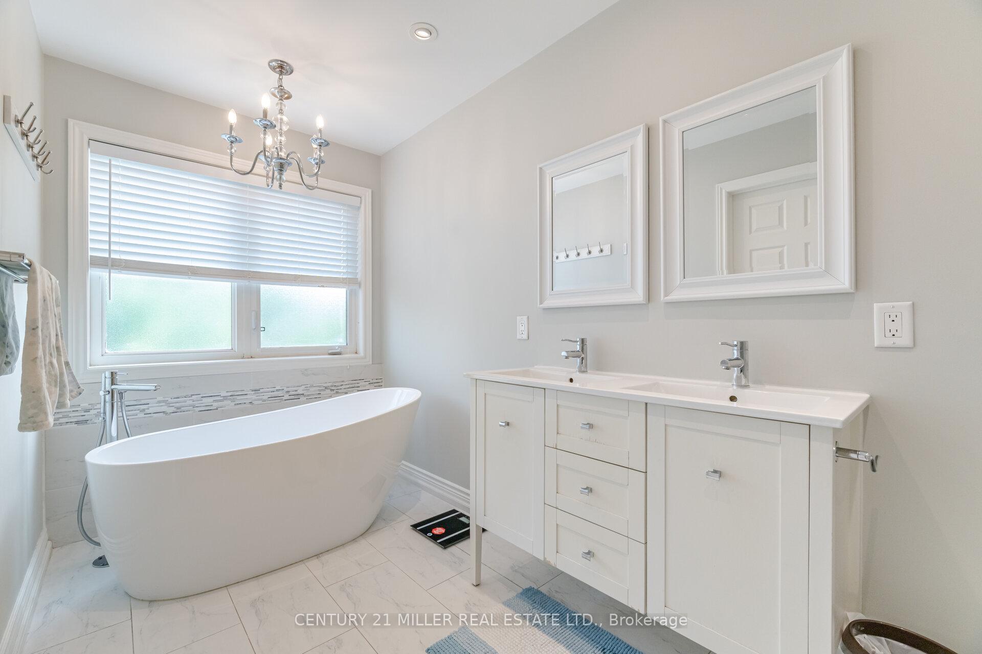 Photo 25 of 2191 Emily Circle, Oakville, Bronte Creek — HOMEH