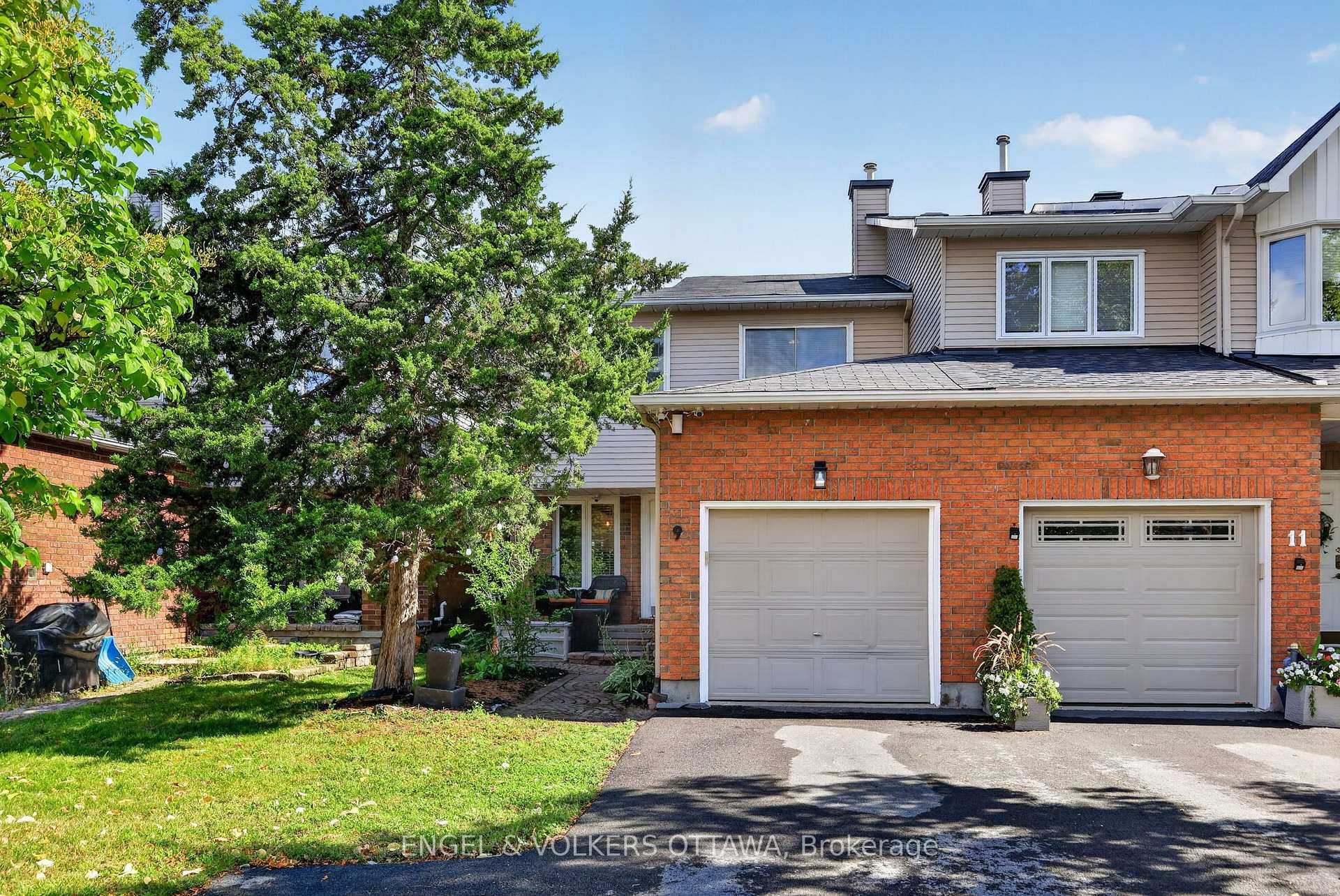 Photo 2 of 9 Streamwood Lane, Ottawa, Hunt Club Park/Greenboro — HOMEH