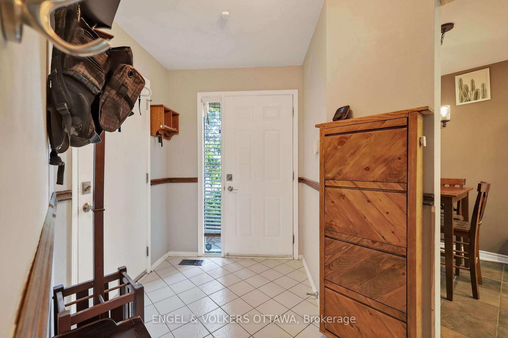 Photo 4 of 9 Streamwood Lane, Ottawa, Hunt Club Park/Greenboro — HOMEH