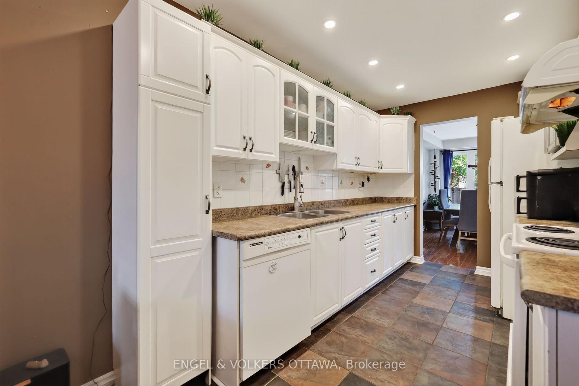 Photo 6 of 9 Streamwood Lane, Ottawa, Hunt Club Park/Greenboro — HOMEH