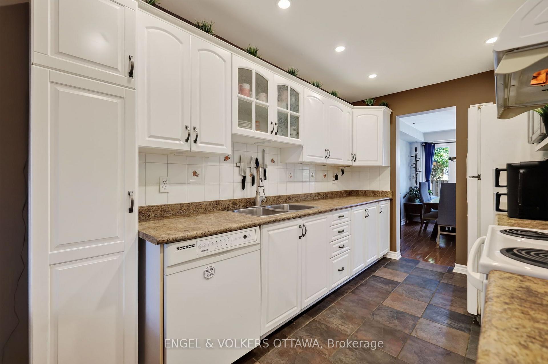 Photo 8 of 9 Streamwood Lane, Ottawa, Hunt Club Park/Greenboro — HOMEH