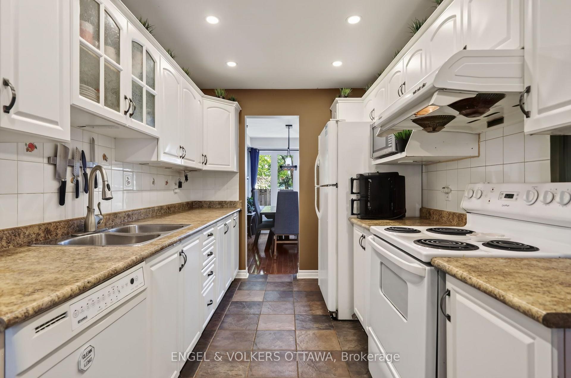 Photo 9 of 9 Streamwood Lane, Ottawa, Hunt Club Park/Greenboro — HOMEH
