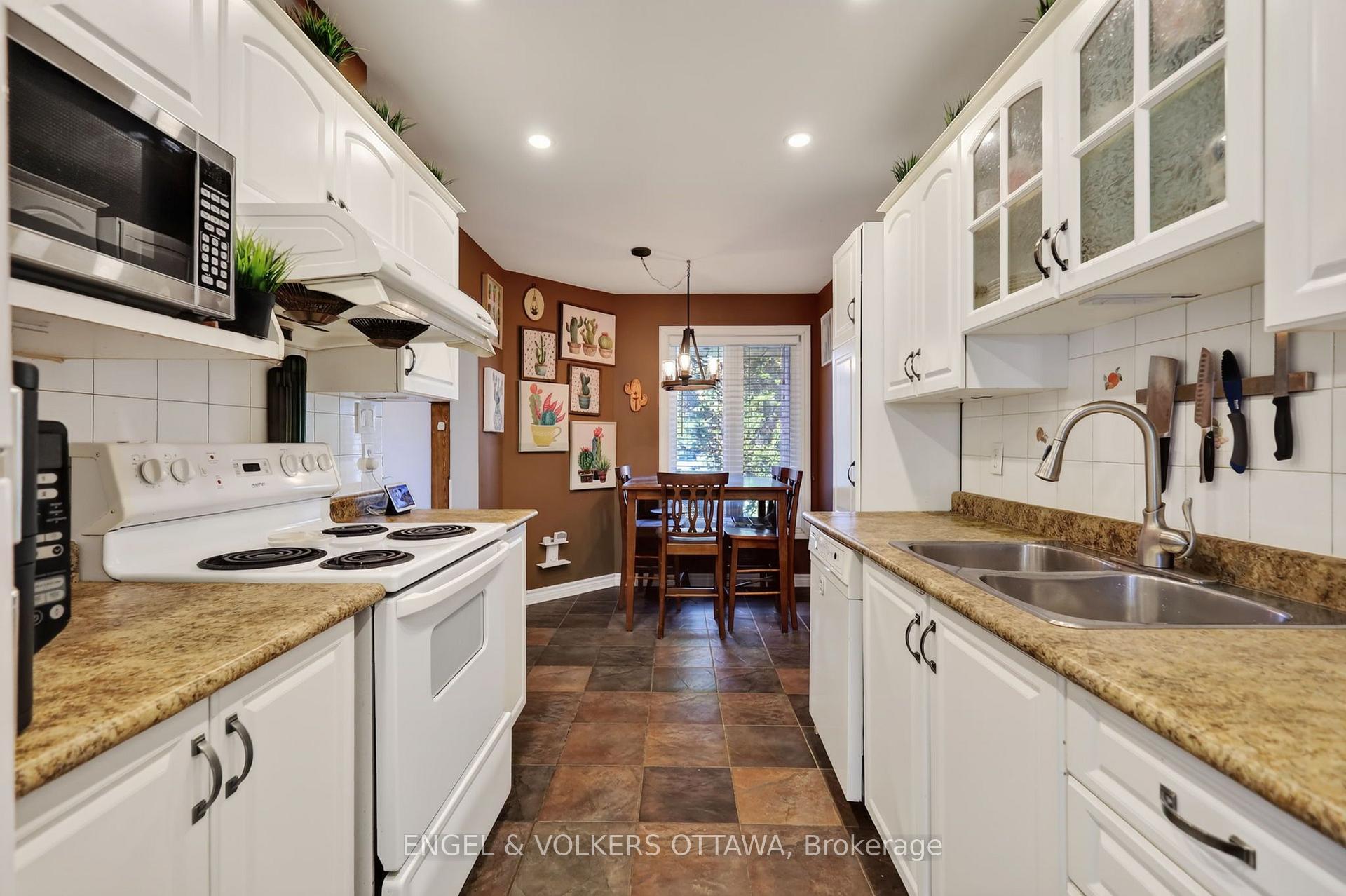 Photo 10 of 9 Streamwood Lane, Ottawa, Hunt Club Park/Greenboro — HOMEH