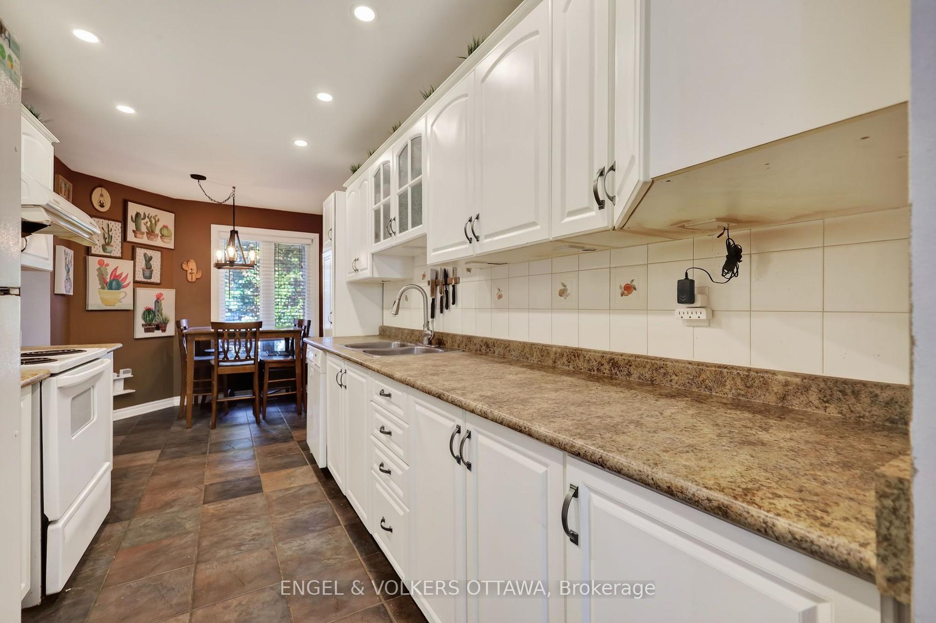 Photo 11 of 9 Streamwood Lane, Ottawa, Hunt Club Park/Greenboro — HOMEH