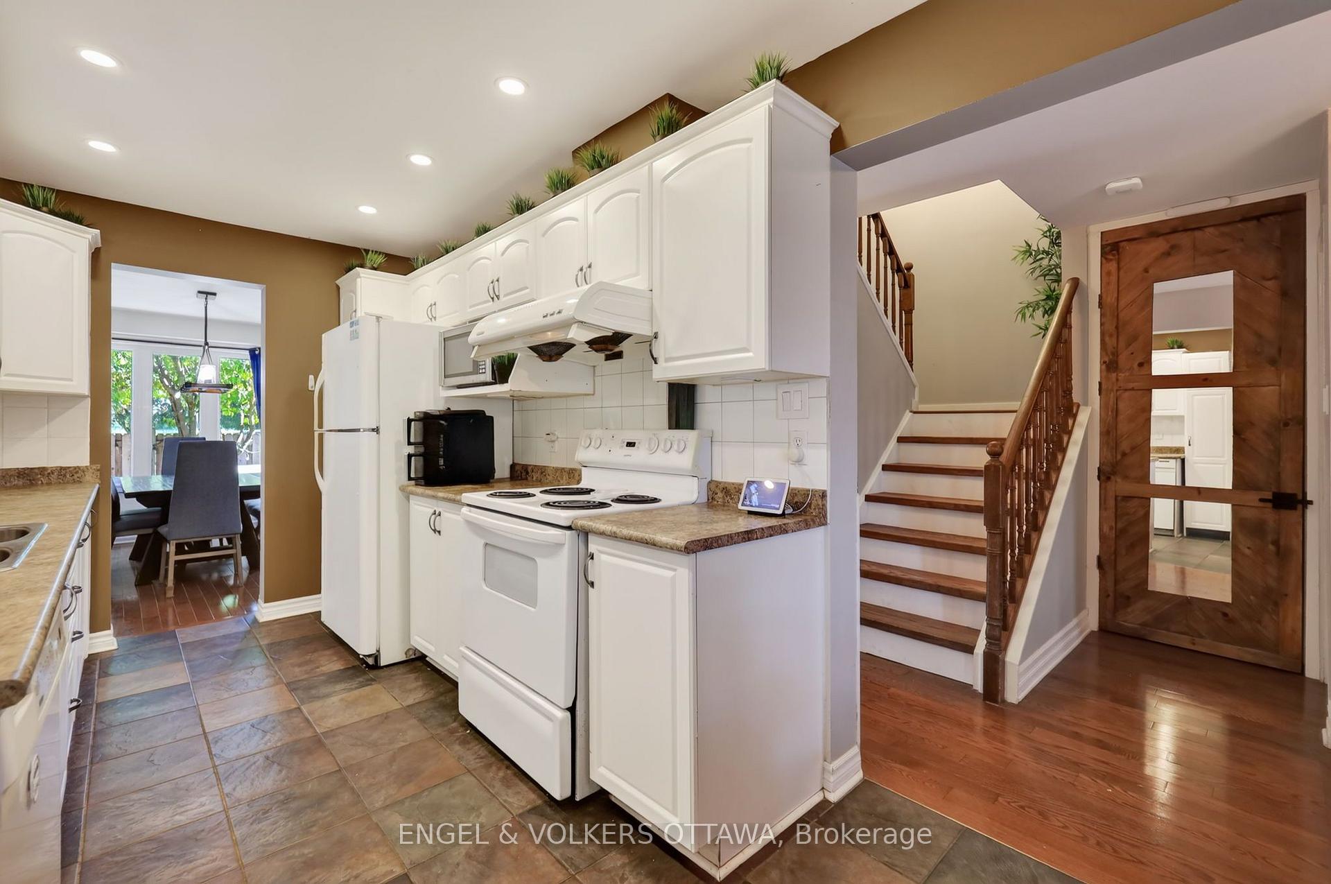 Photo 12 of 9 Streamwood Lane, Ottawa, Hunt Club Park/Greenboro — HOMEH