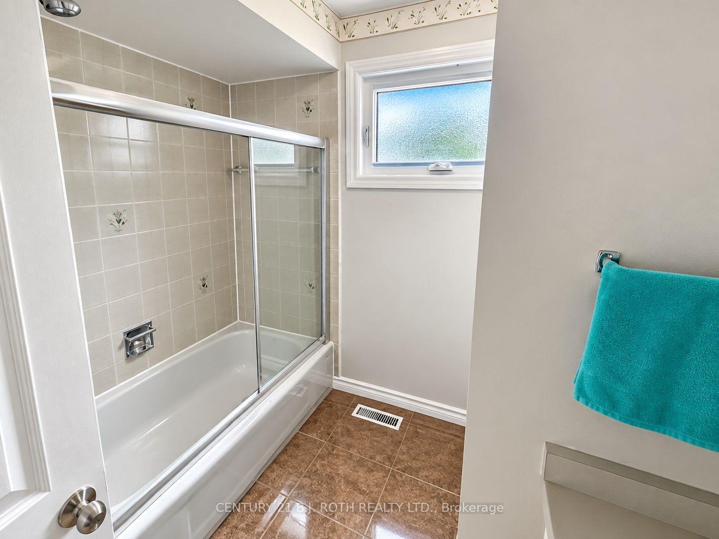 Photo 10 of 509 Grove Street E, Barrie, Grove East — HOMEH