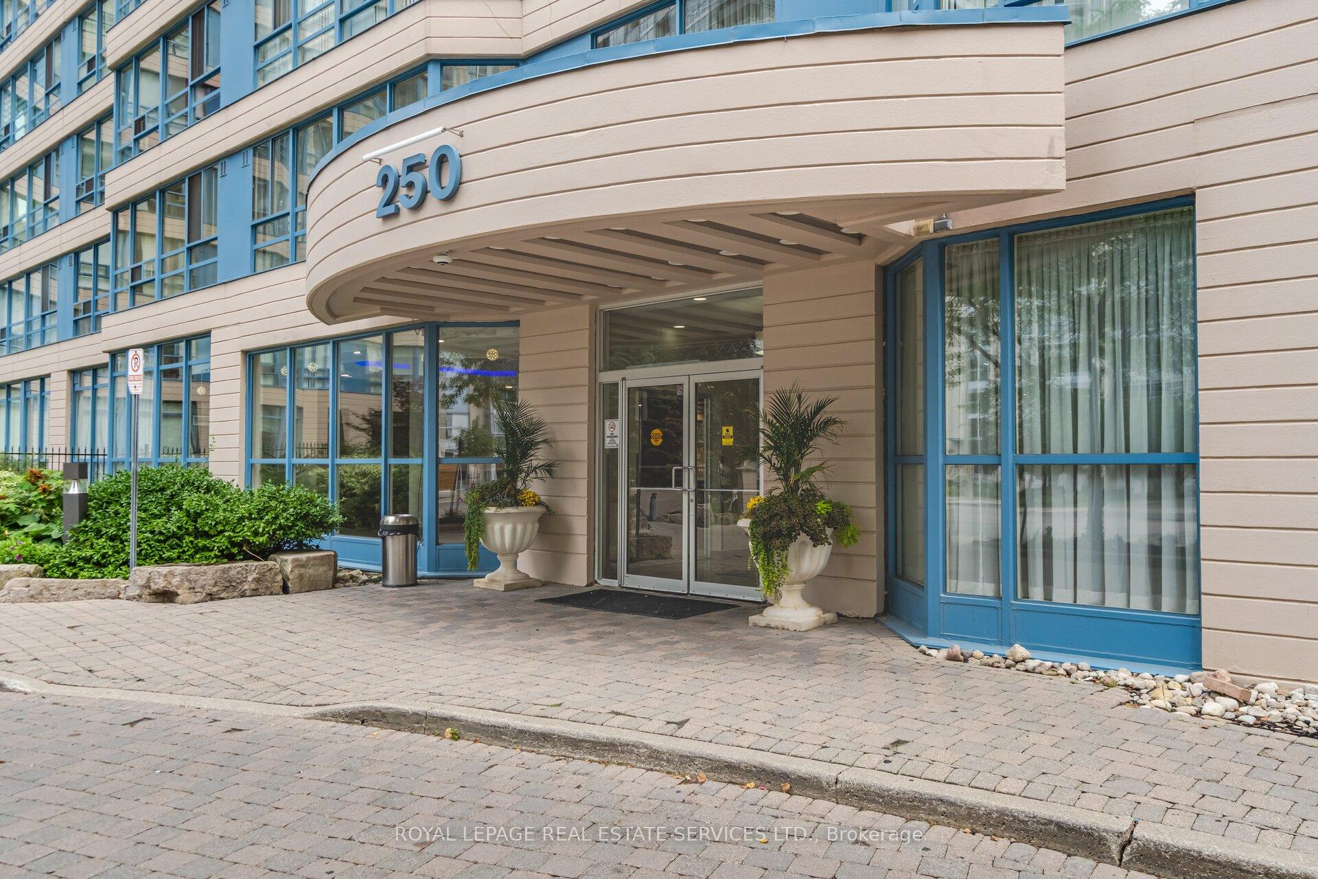 Photo 2 of Unit PH05, 250 Webb Drive, Mississauga, City Centre — HOMEH