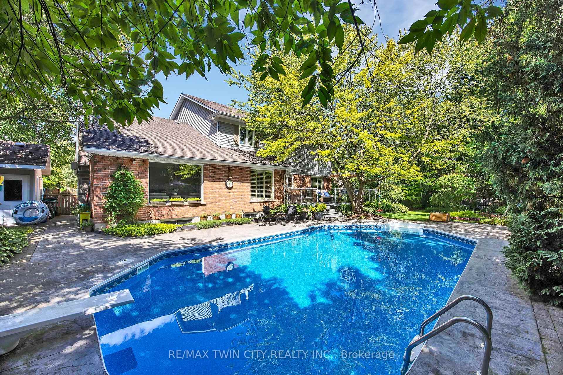 Photo 2 of 559 Strathmere Court, Waterloo, Upper Beechwood — HOMEH