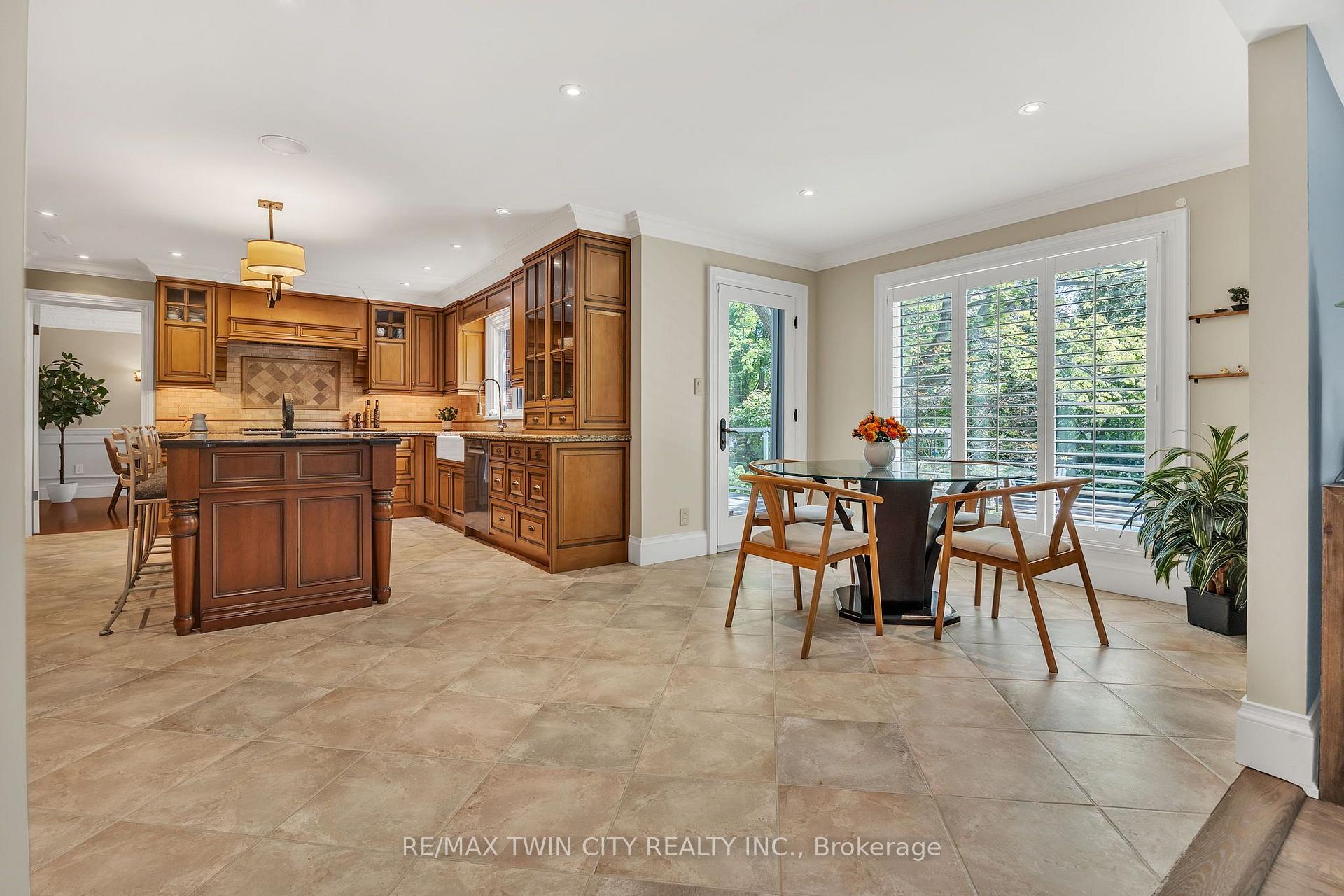 Photo 10 of 559 Strathmere Court, Waterloo, Upper Beechwood — HOMEH