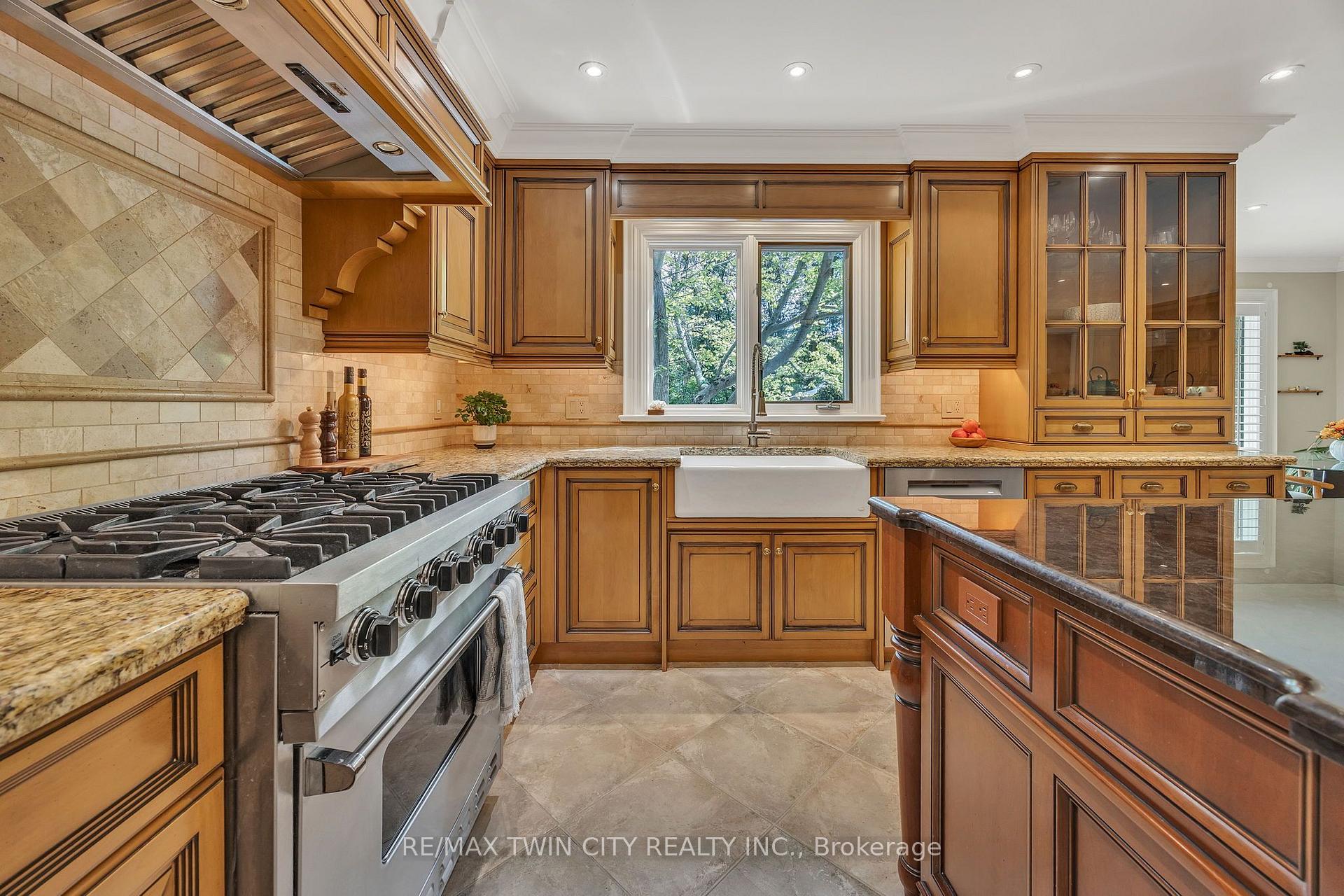 Photo 12 of 559 Strathmere Court, Waterloo, Upper Beechwood — HOMEH
