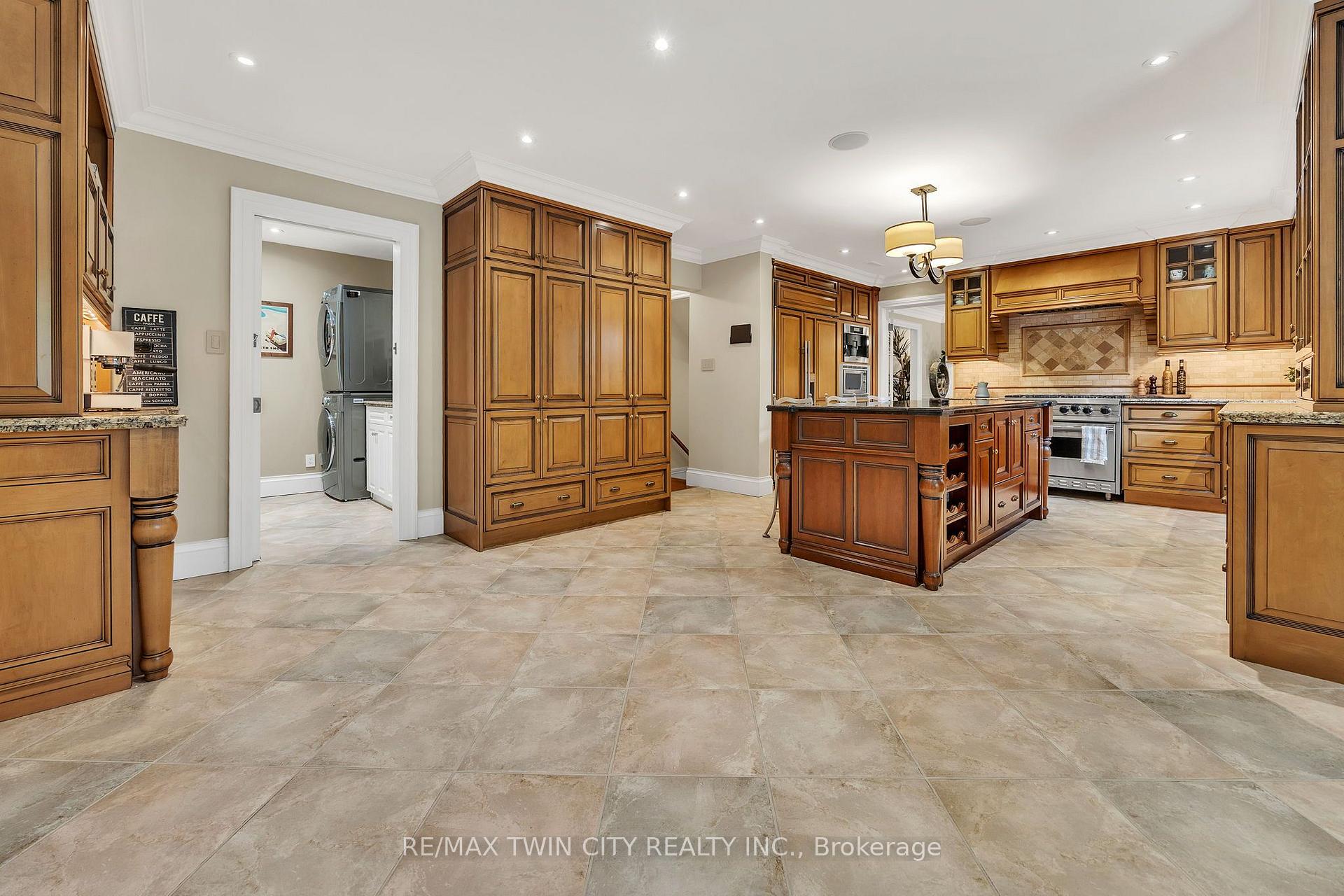 Photo 14 of 559 Strathmere Court, Waterloo, Upper Beechwood — HOMEH
