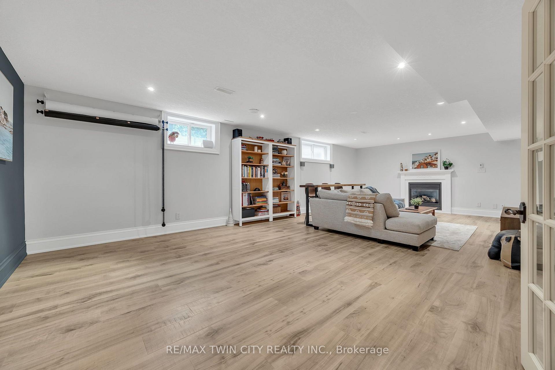 Photo 33 of 559 Strathmere Court, Waterloo, Upper Beechwood — HOMEH