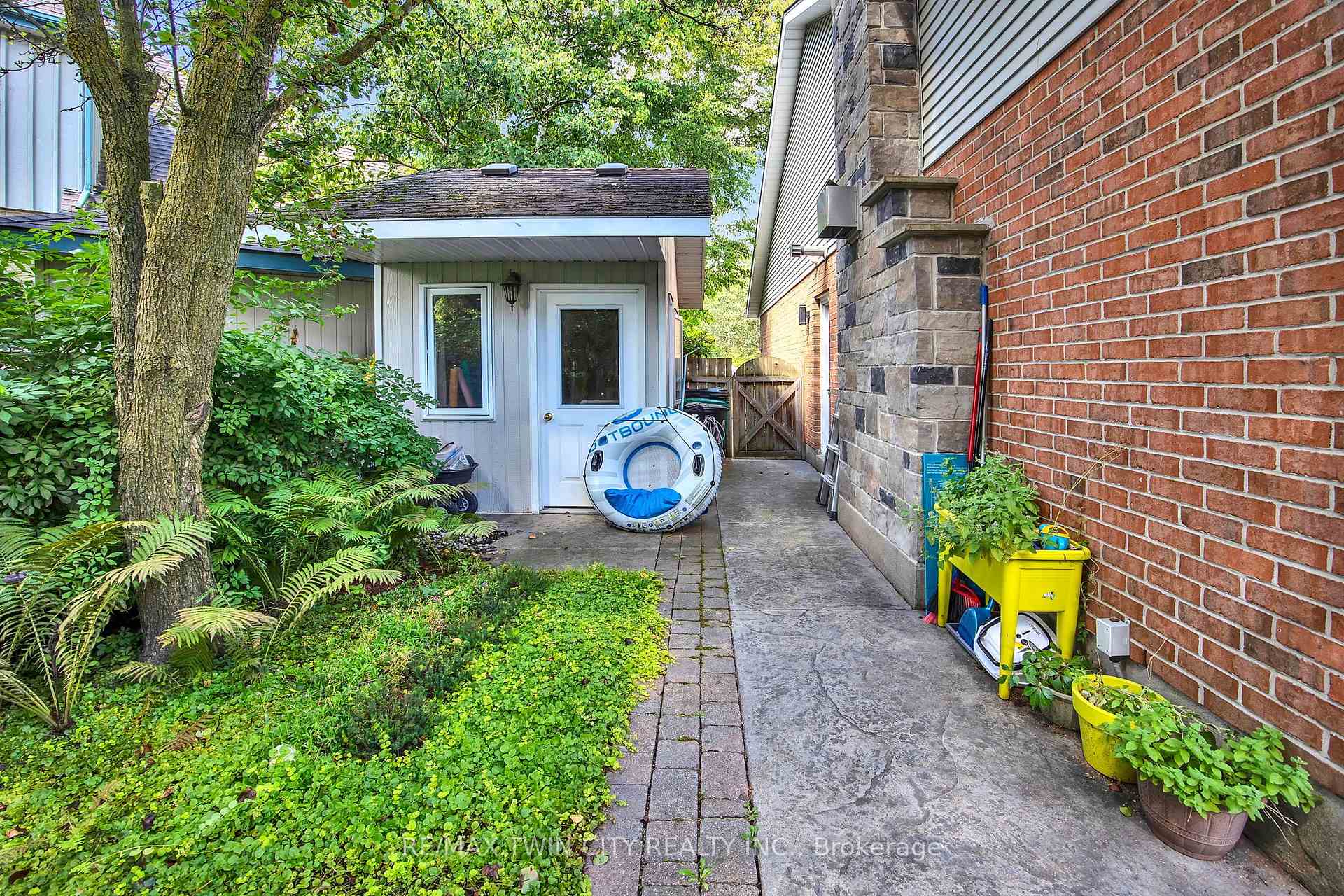 Photo 46 of 559 Strathmere Court, Waterloo, Upper Beechwood — HOMEH