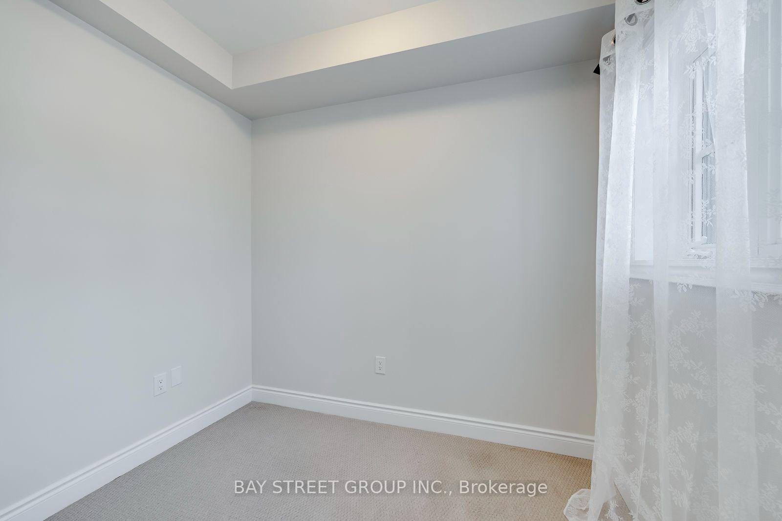 Photo 4 of Unit #21, 2172 Trafalgar Road, Oakville, River Oaks — HOMEH
