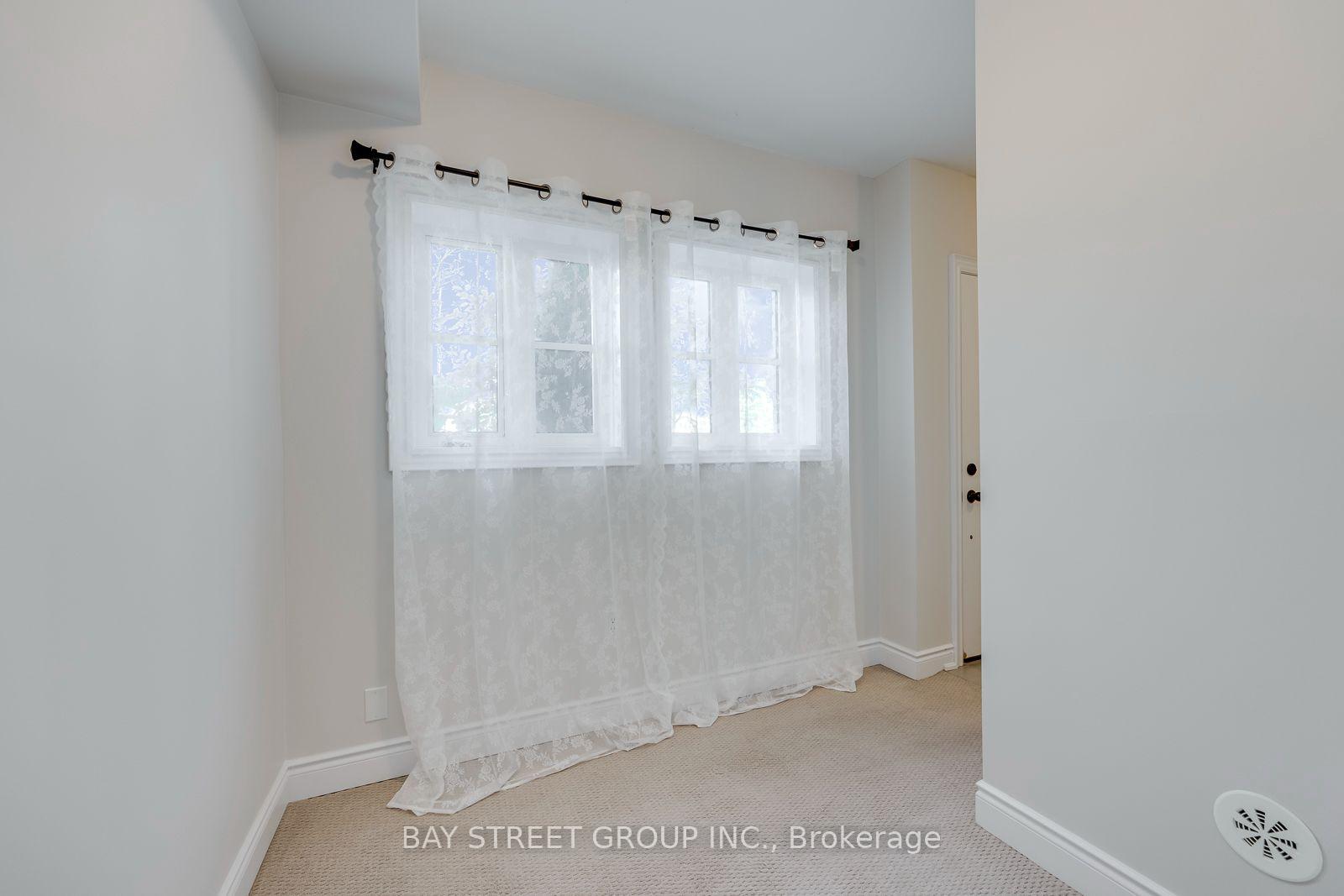Photo 5 of Unit #21, 2172 Trafalgar Road, Oakville, River Oaks — HOMEH