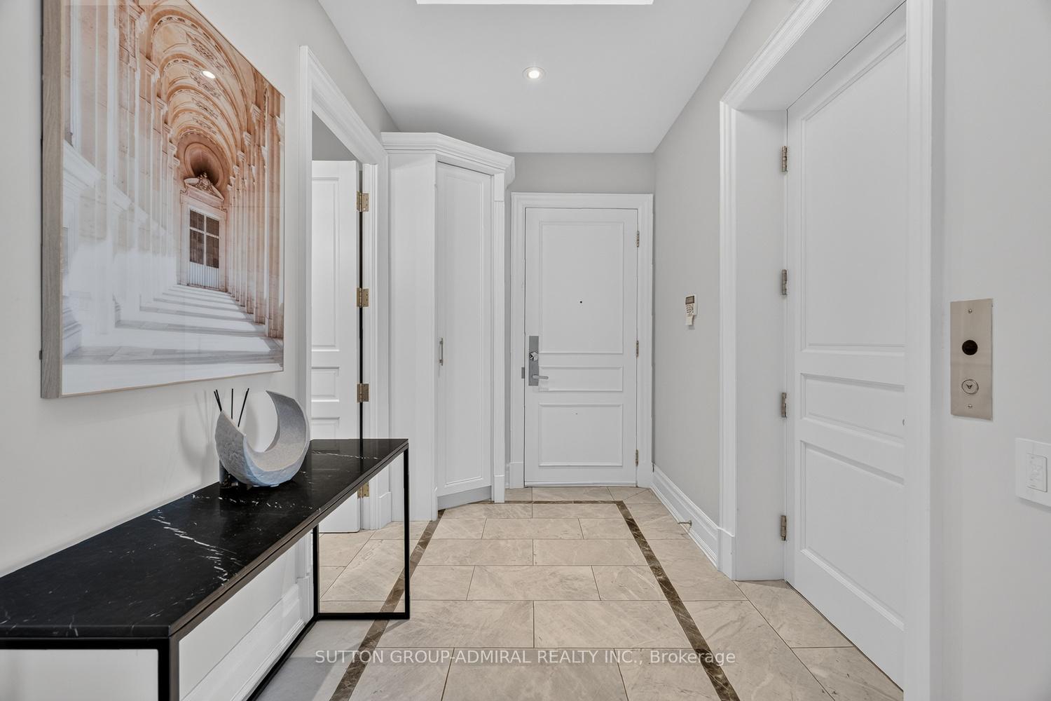 Photo 3 of Unit 1801, 155 St Clair Avenue W, Toronto, Casa Loma — HOMEH