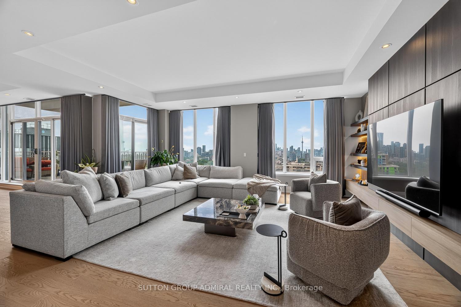 Photo 4 of Unit 1801, 155 St Clair Avenue W, Toronto, Casa Loma — HOMEH