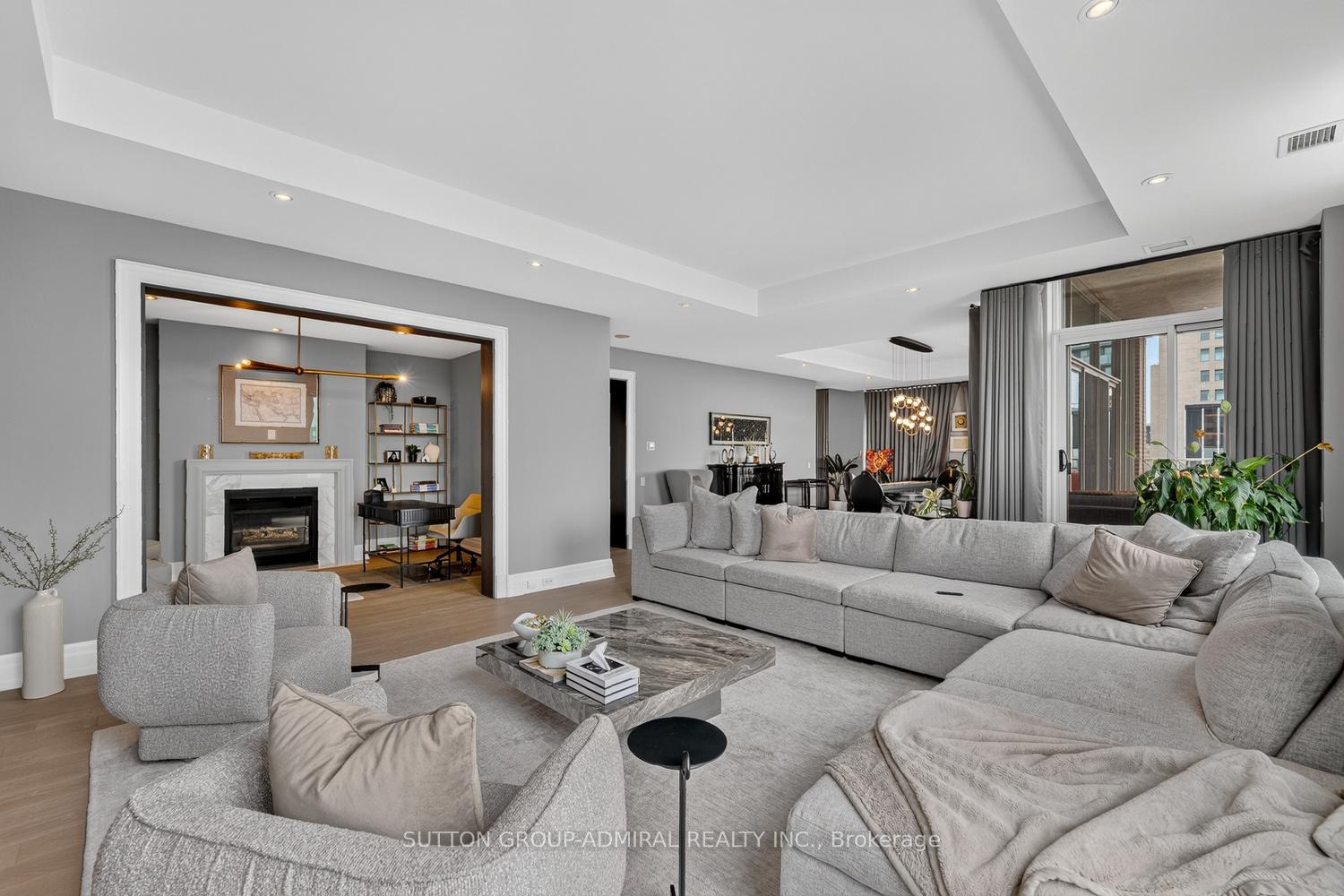 Photo 5 of Unit 1801, 155 St Clair Avenue W, Toronto, Casa Loma — HOMEH