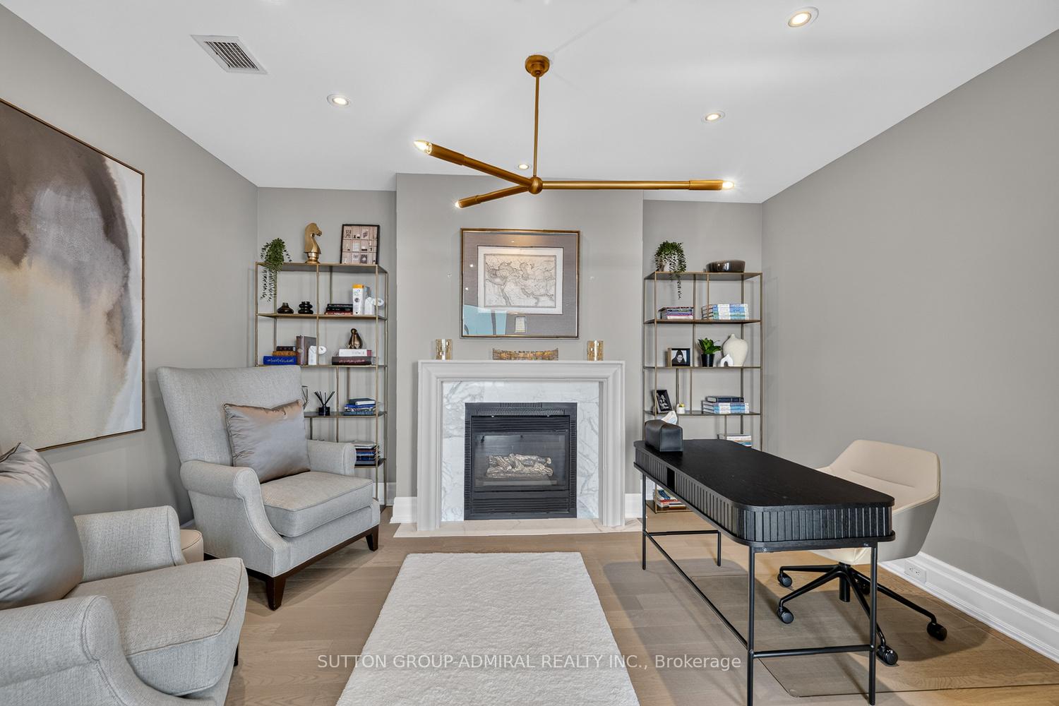 Photo 7 of Unit 1801, 155 St Clair Avenue W, Toronto, Casa Loma — HOMEH