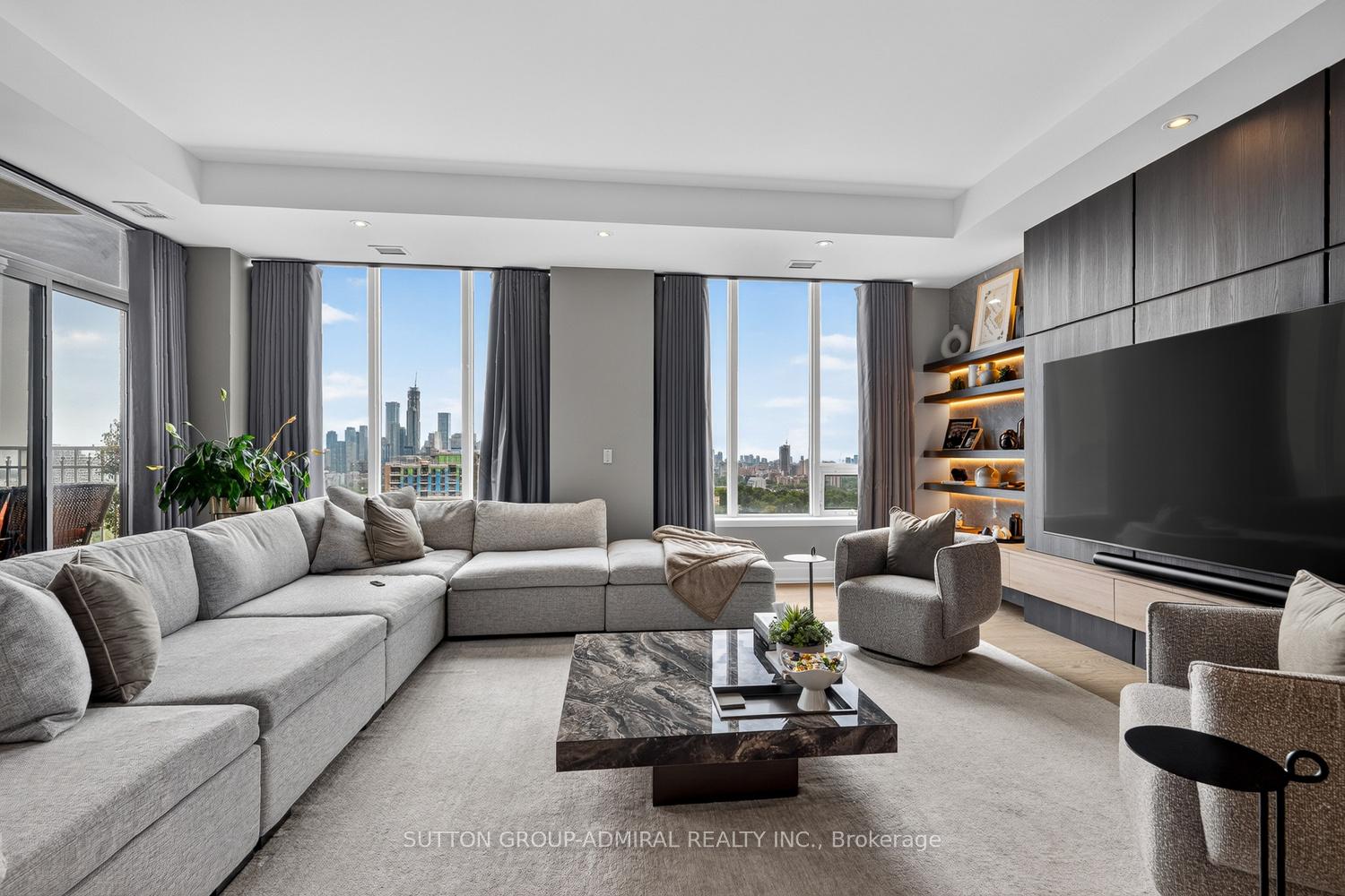 Photo 9 of Unit 1801, 155 St Clair Avenue W, Toronto, Casa Loma — HOMEH