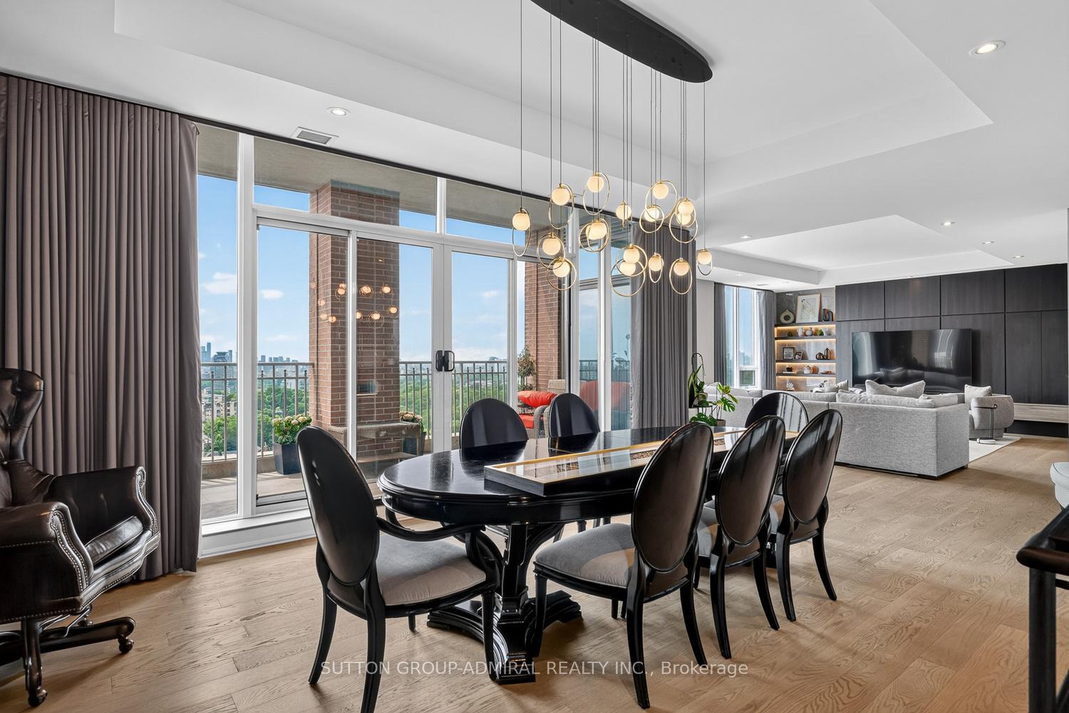 Photo 10 of Unit 1801, 155 St Clair Avenue W, Toronto, Casa Loma — HOMEH