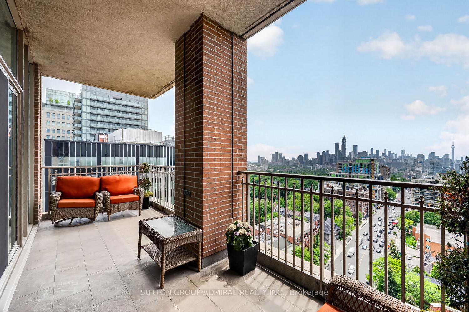 Photo 11 of Unit 1801, 155 St Clair Avenue W, Toronto, Casa Loma — HOMEH