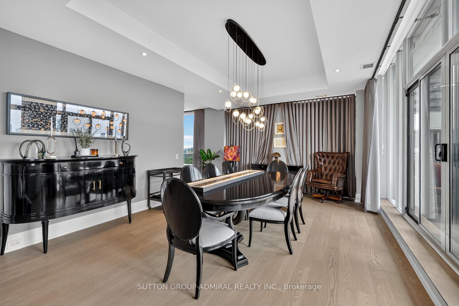 Photo 12 of Unit 1801, 155 St Clair Avenue W, Toronto, Casa Loma — HOMEH