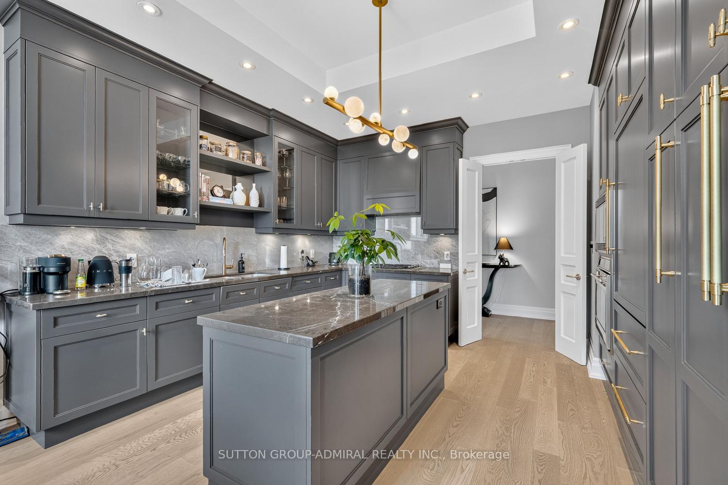 Photo 14 of Unit 1801, 155 St Clair Avenue W, Toronto, Casa Loma — HOMEH