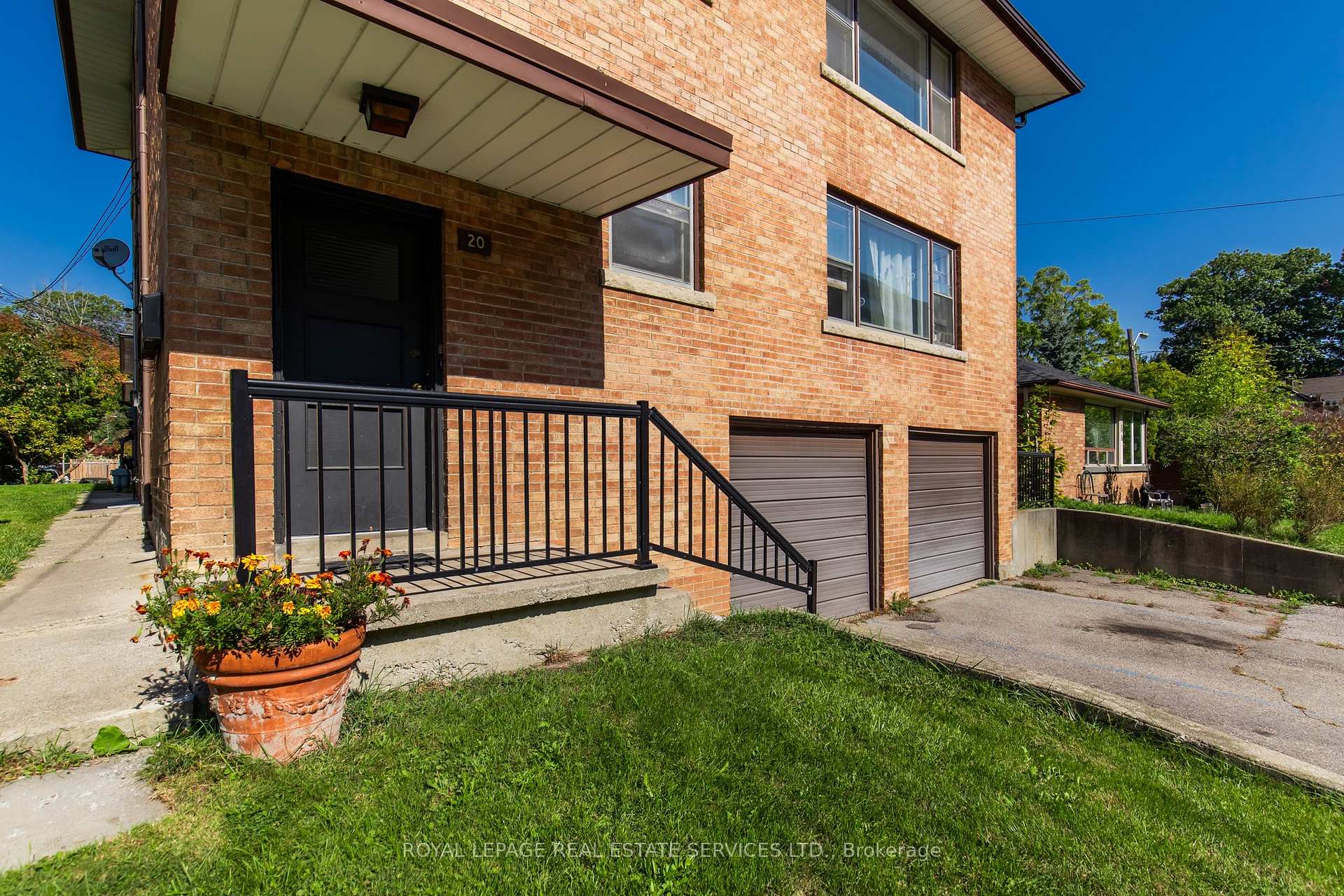 Photo 2 of 20 Park Boulevard, Etobicoke, Long Branch — HOMEH
