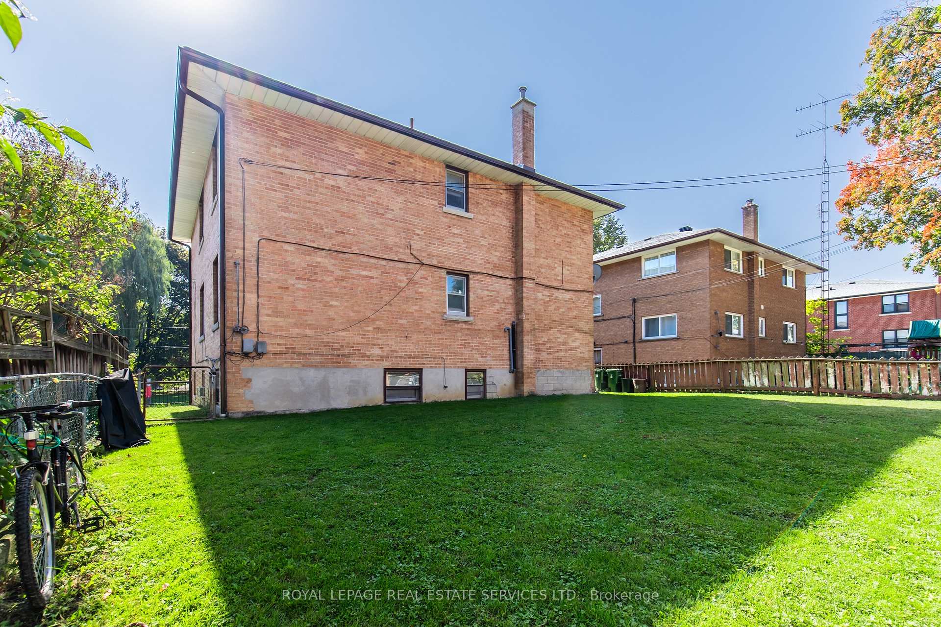 Photo 12 of 20 Park Boulevard, Etobicoke, Long Branch — HOMEH