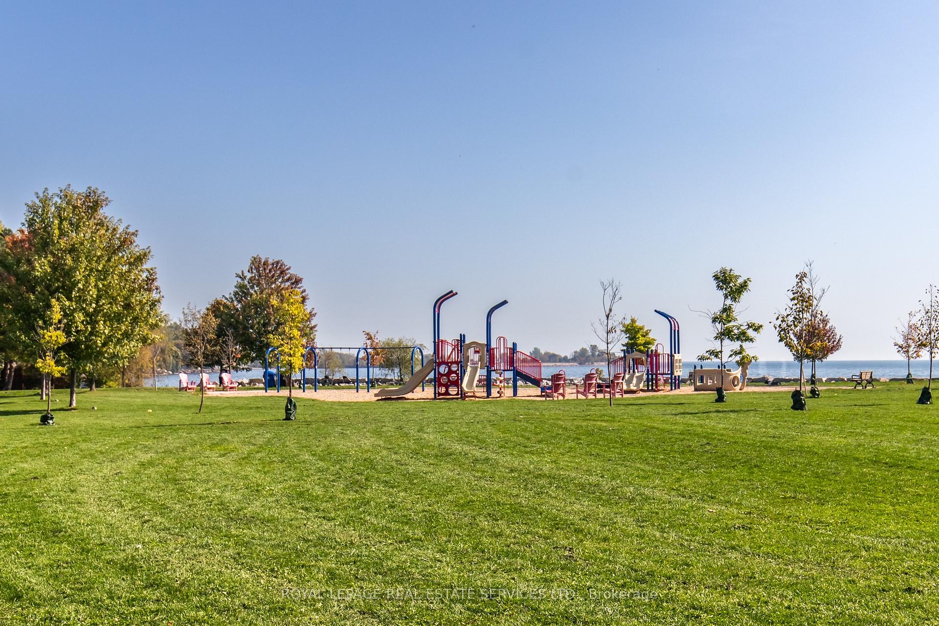 Photo 13 of 20 Park Boulevard, Etobicoke, Long Branch — HOMEH