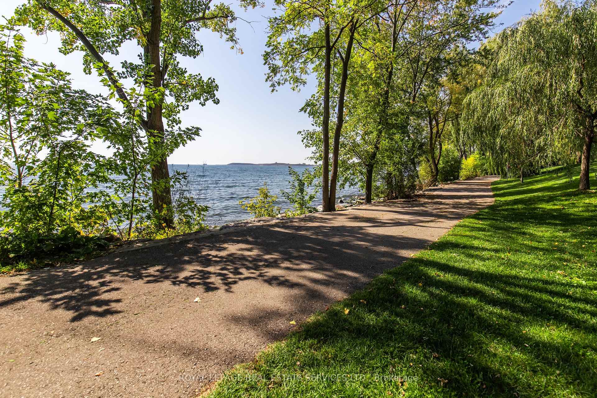 Photo 15 of 20 Park Boulevard, Etobicoke, Long Branch — HOMEH