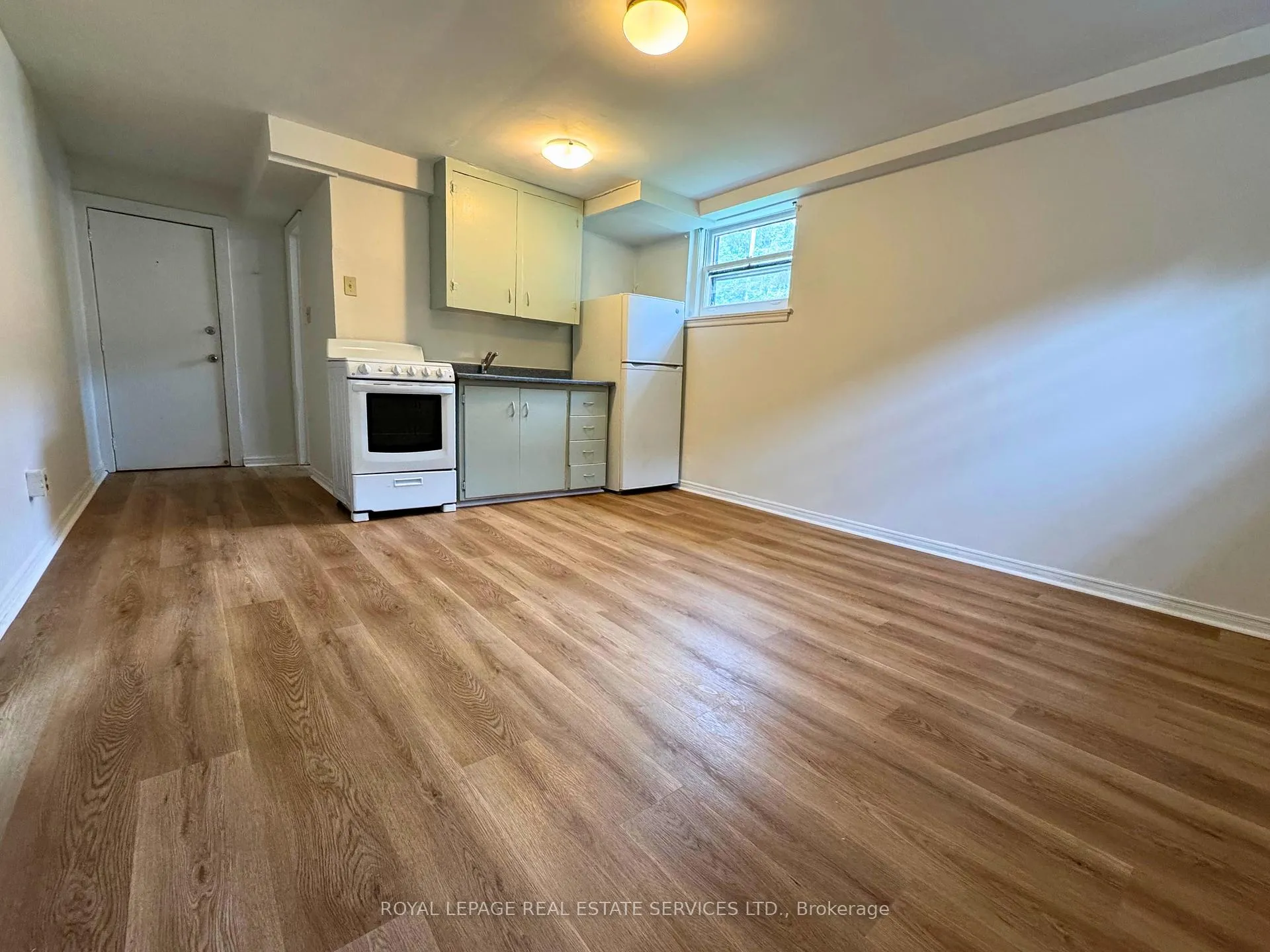 Photo 6 of 20 Park Boulevard, Etobicoke, Long Branch — HOMEH