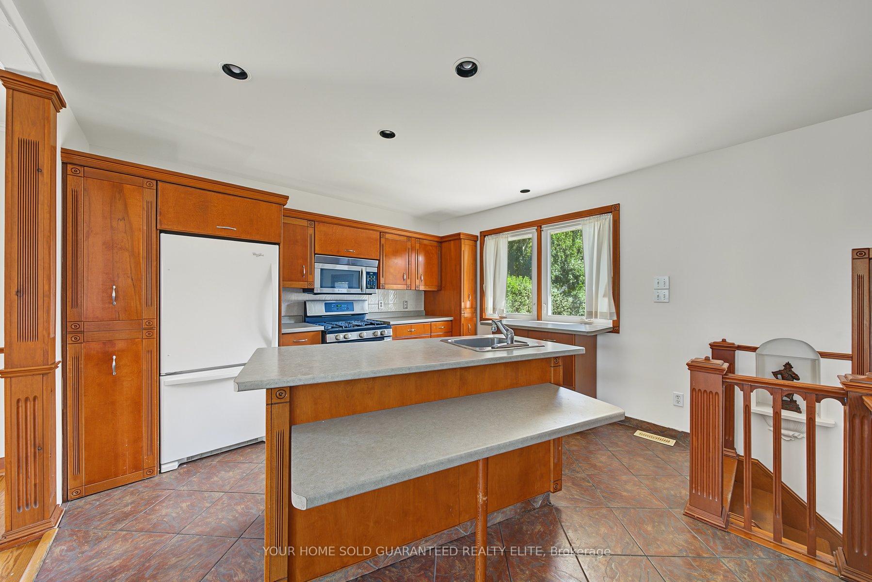Photo 30 of 13 Lakeside Drive, Grimsby, Grimsby Beach — HOMEH