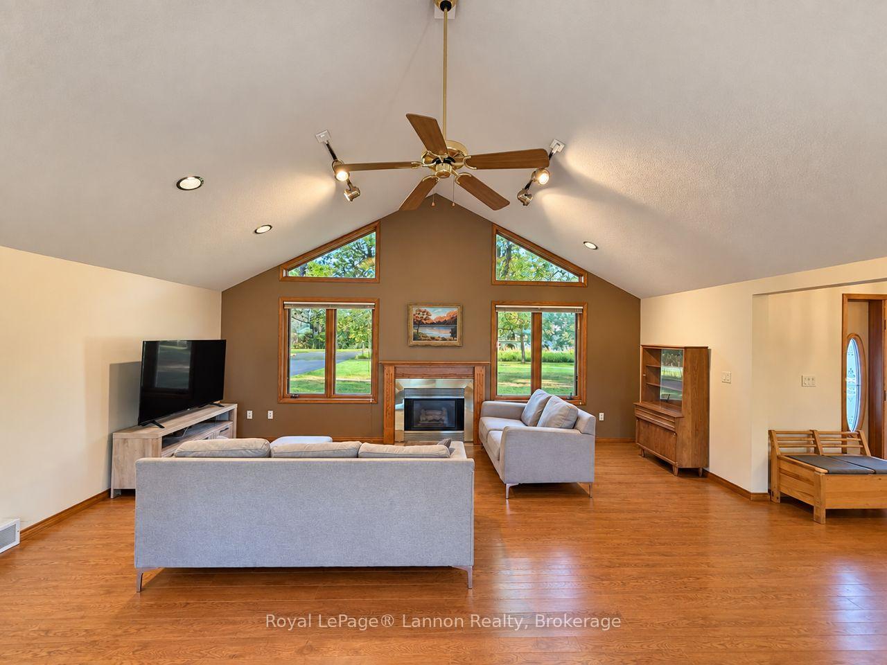 Photo 2 of 1795 Rosslyn Road, Thunder Bay, Rosslyn Road — HOMEH