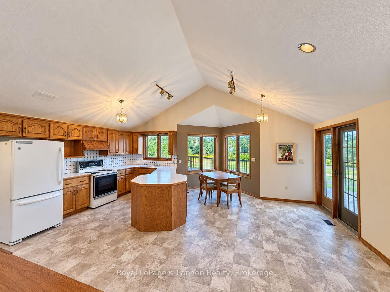 Photo 3 of 1795 Rosslyn Road, Thunder Bay, Rosslyn Road — HOMEH