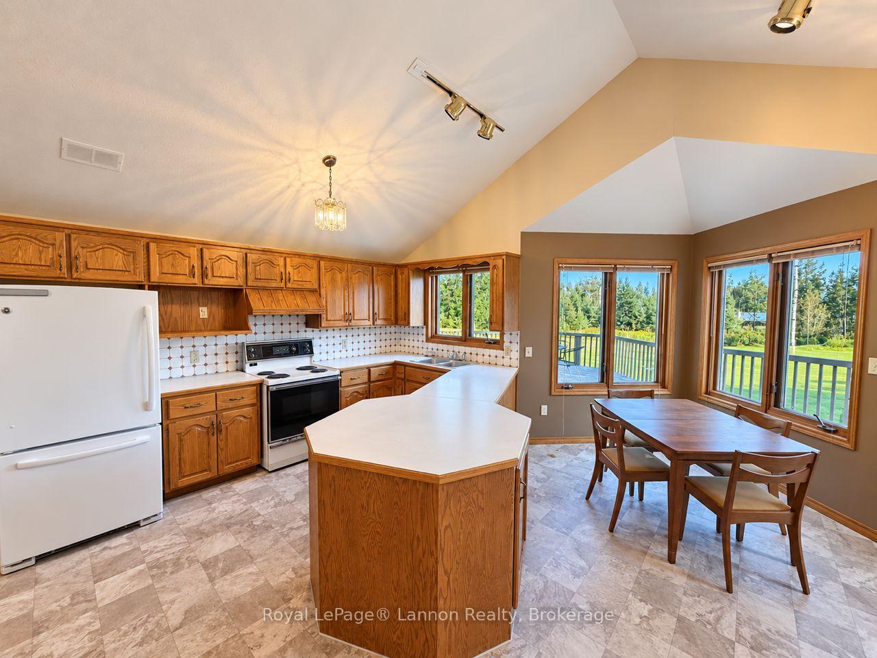 Photo 4 of 1795 Rosslyn Road, Thunder Bay, Rosslyn Road — HOMEH