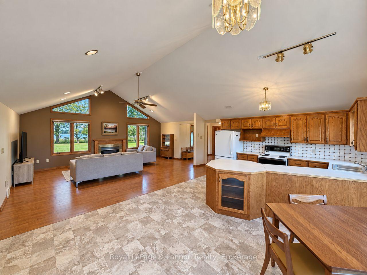 Photo 8 of 1795 Rosslyn Road, Thunder Bay, Rosslyn Road — HOMEH