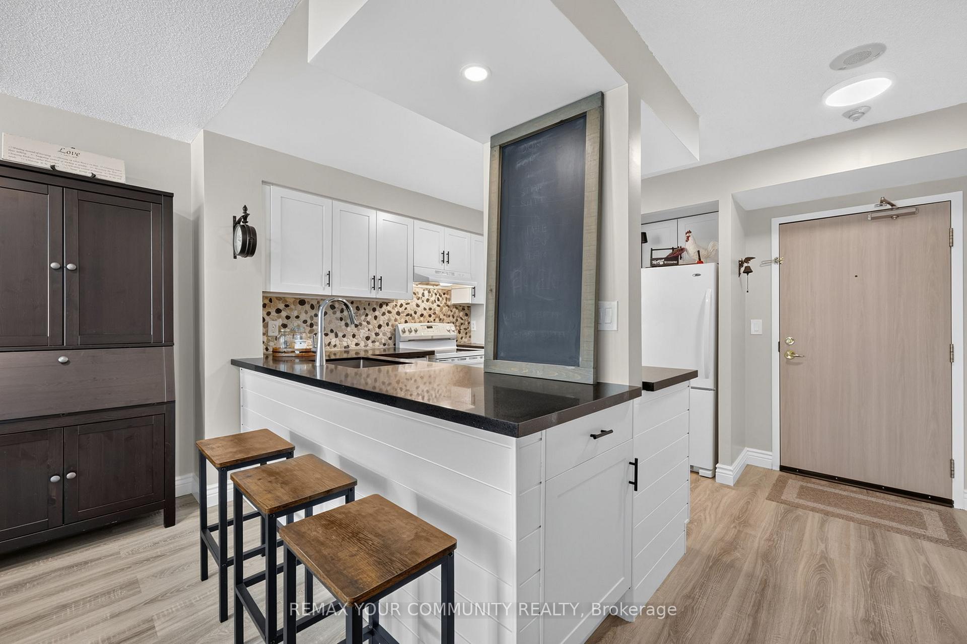Photo 6 of Unit 1409, 140 Dunlop Street E, Barrie, City Centre — HOMEH