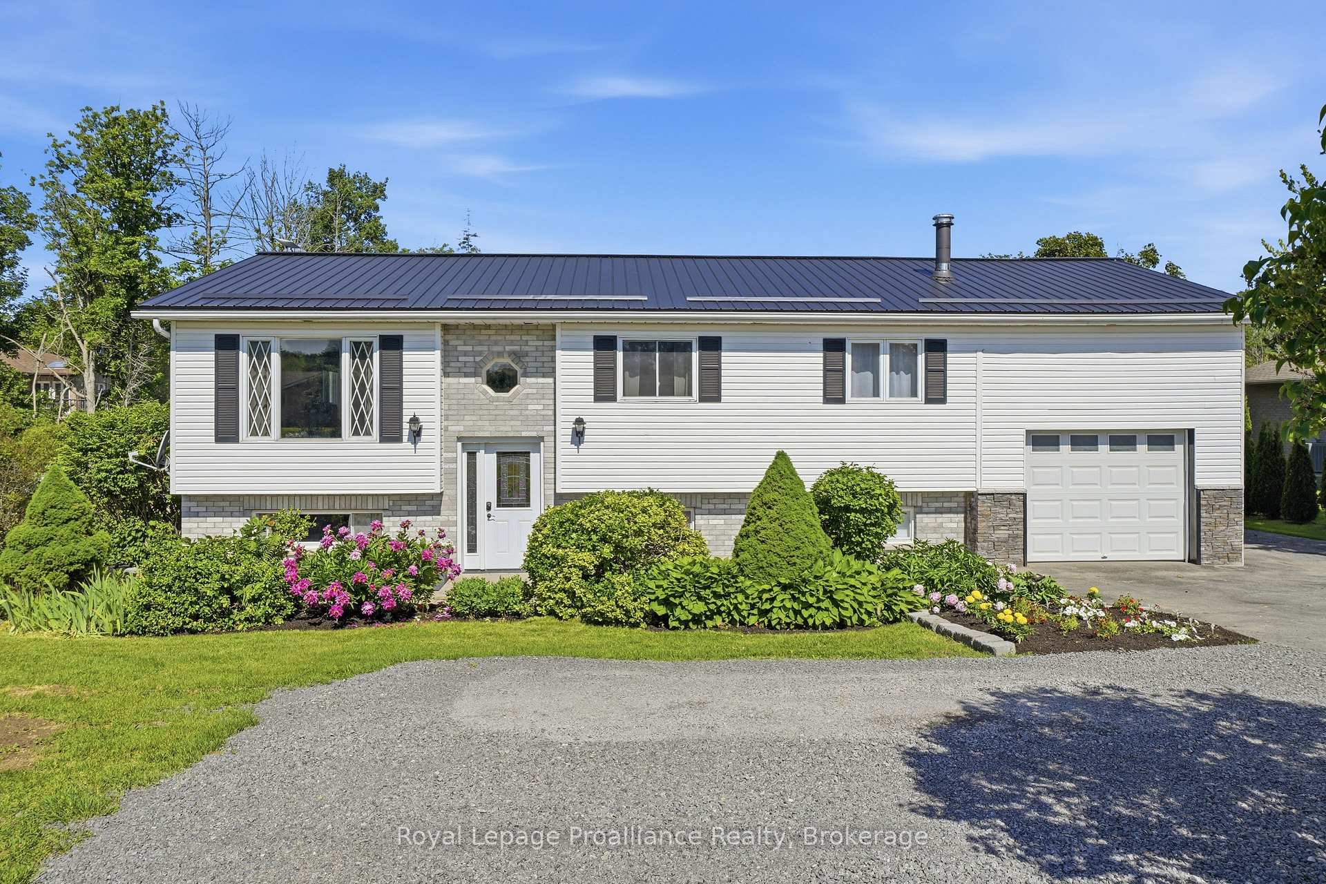 Photo 2 of 13 Forester Drive, Quinte West, Sidney Ward — HOMEH