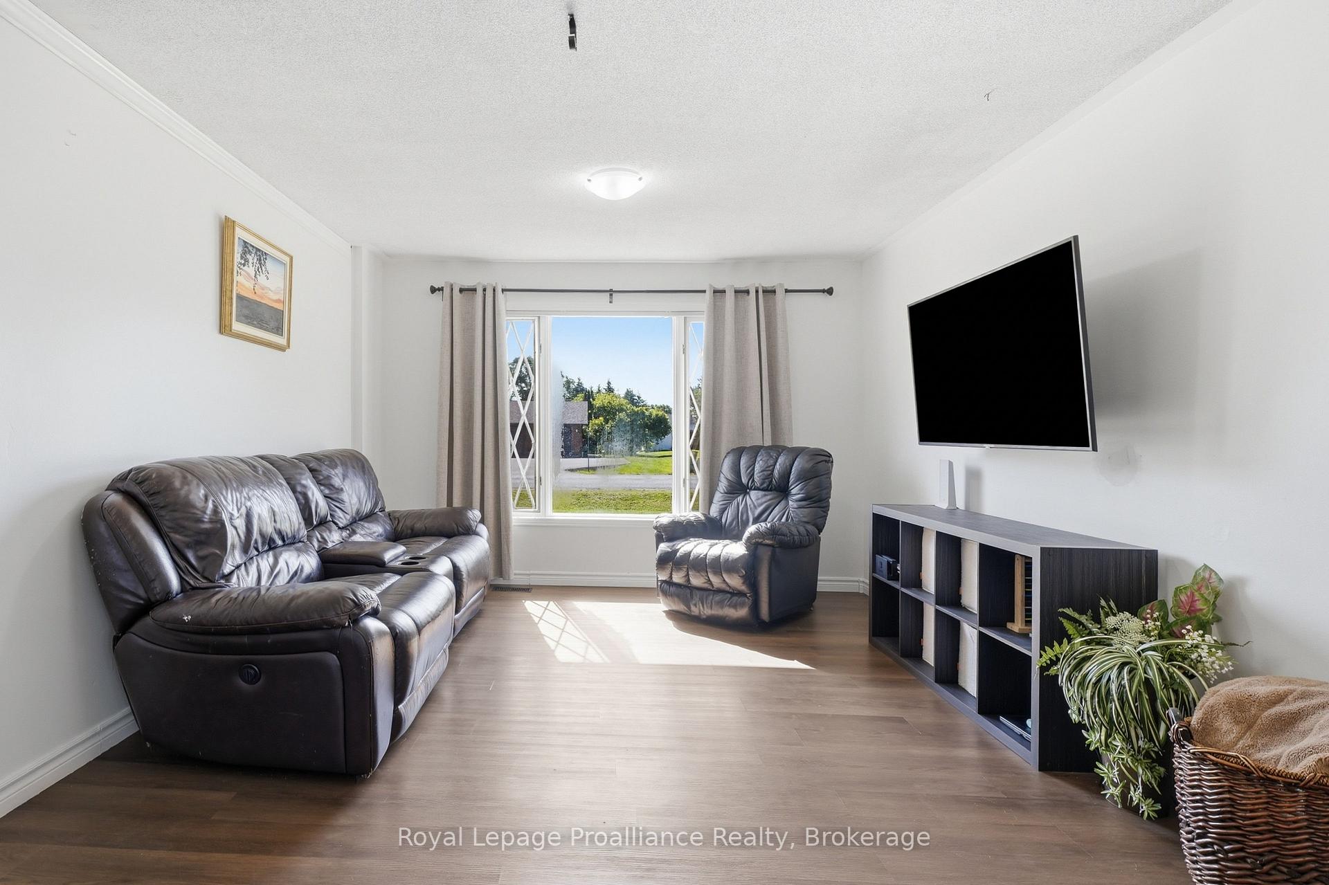 Photo 8 of 13 Forester Drive, Quinte West, Sidney Ward — HOMEH