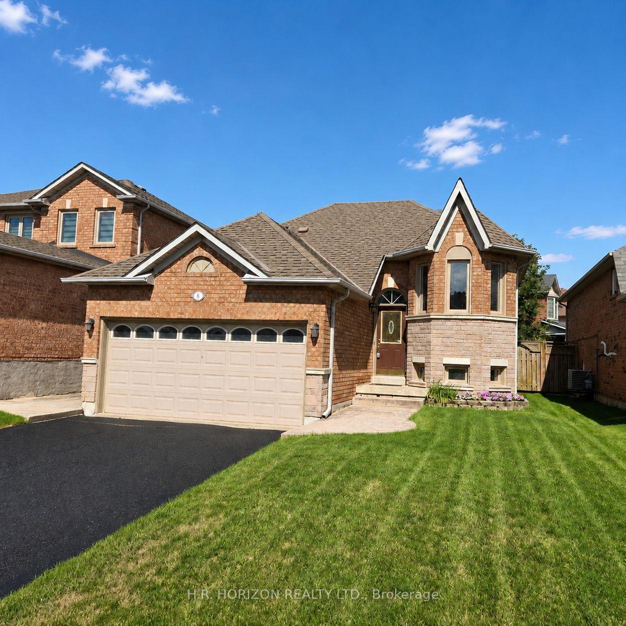 Photo 2 of 8 Schaefer Place, Caledon, Bolton North — HOMEH