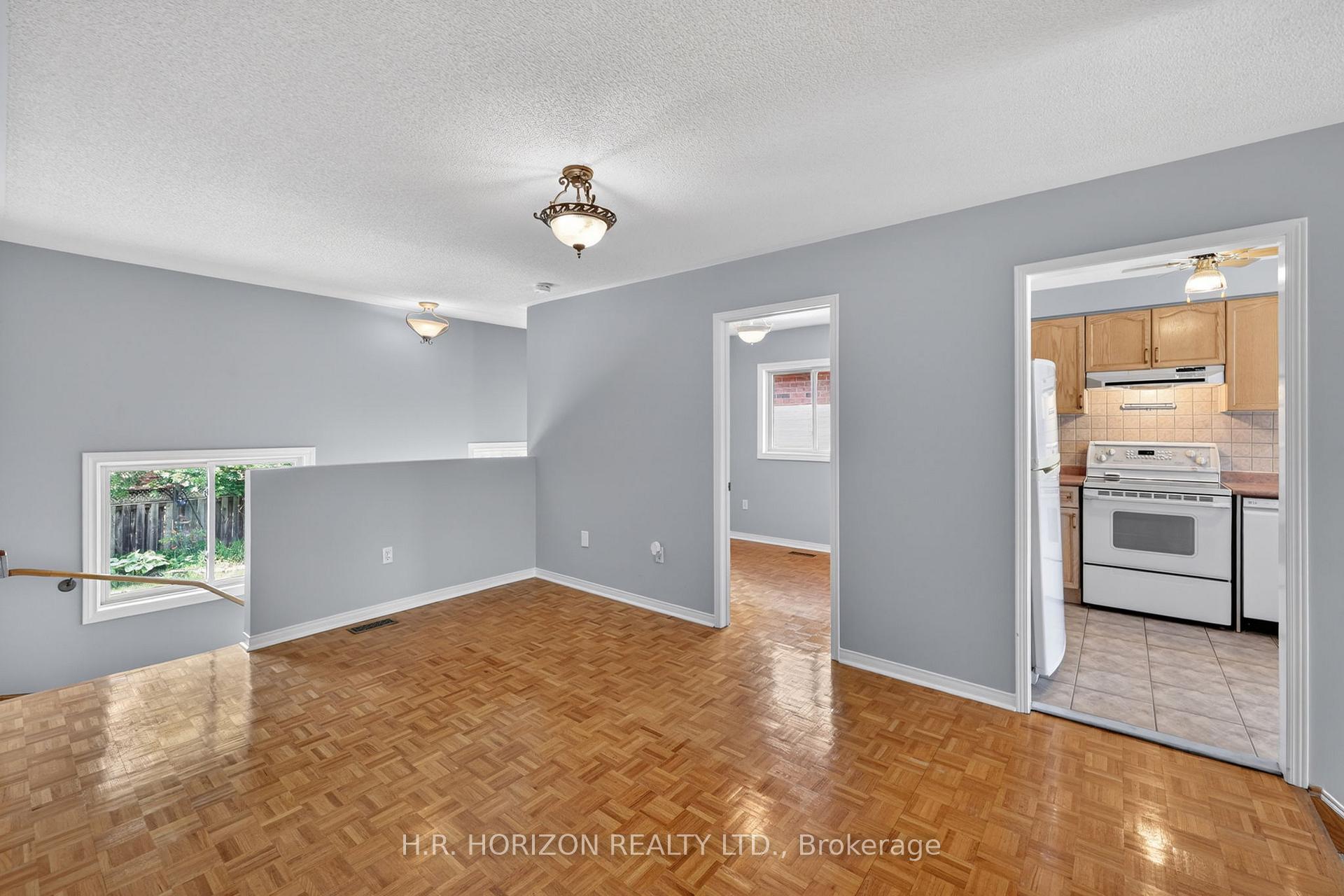 Photo 9 of 8 Schaefer Place, Caledon, Bolton North — HOMEH