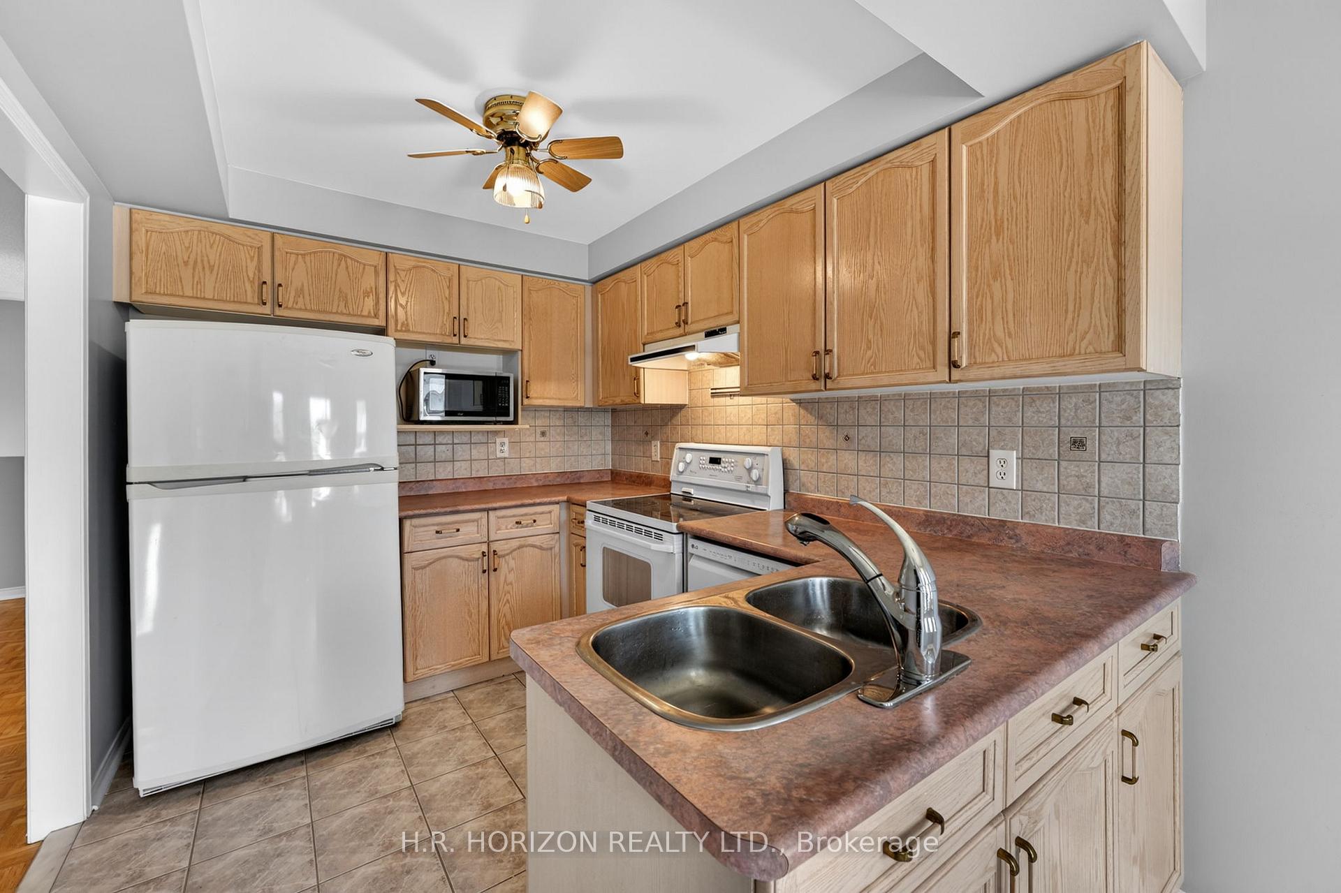 Photo 12 of 8 Schaefer Place, Caledon, Bolton North — HOMEH
